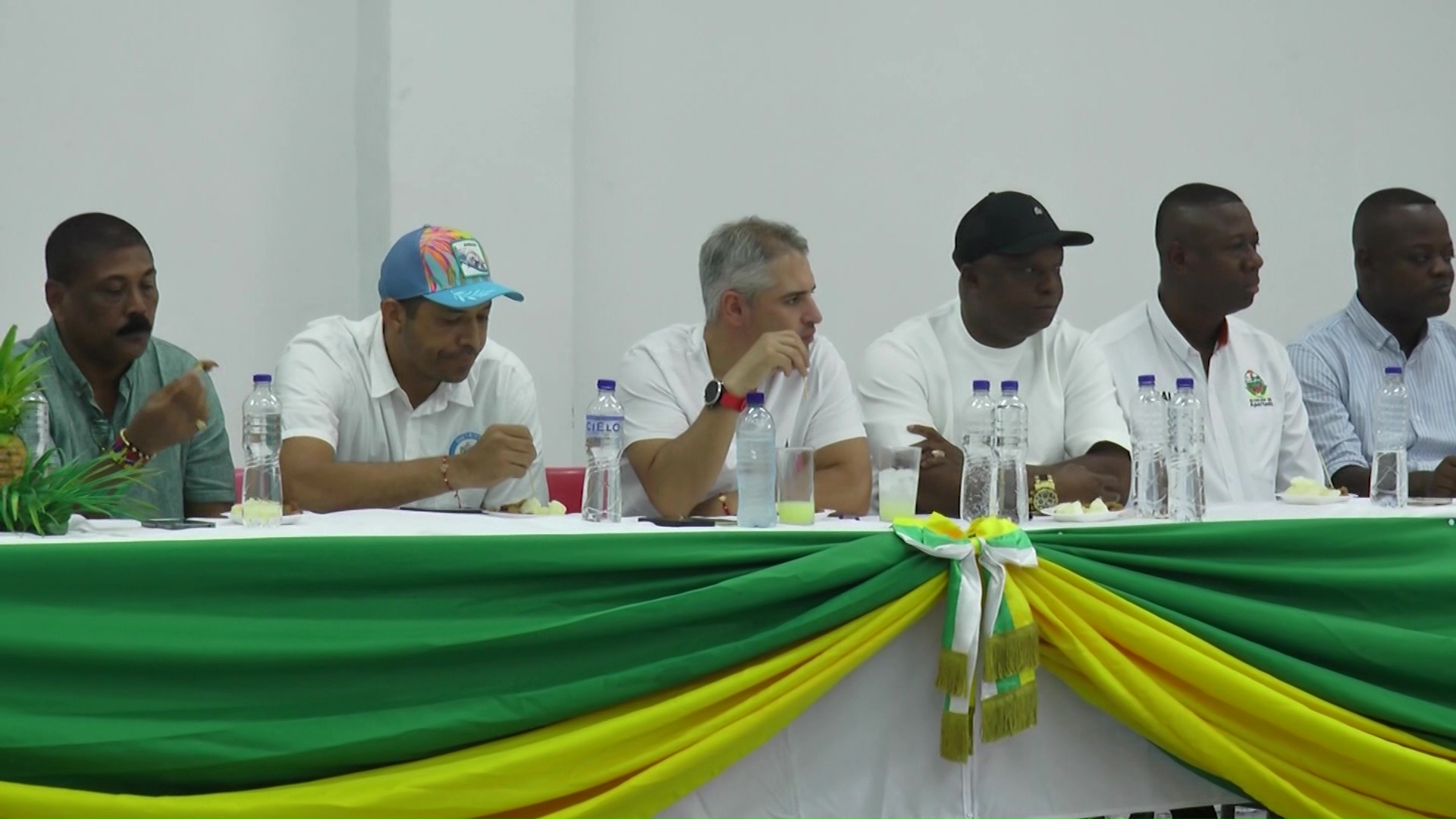Gobernador con todos los alcaldes de Urabá