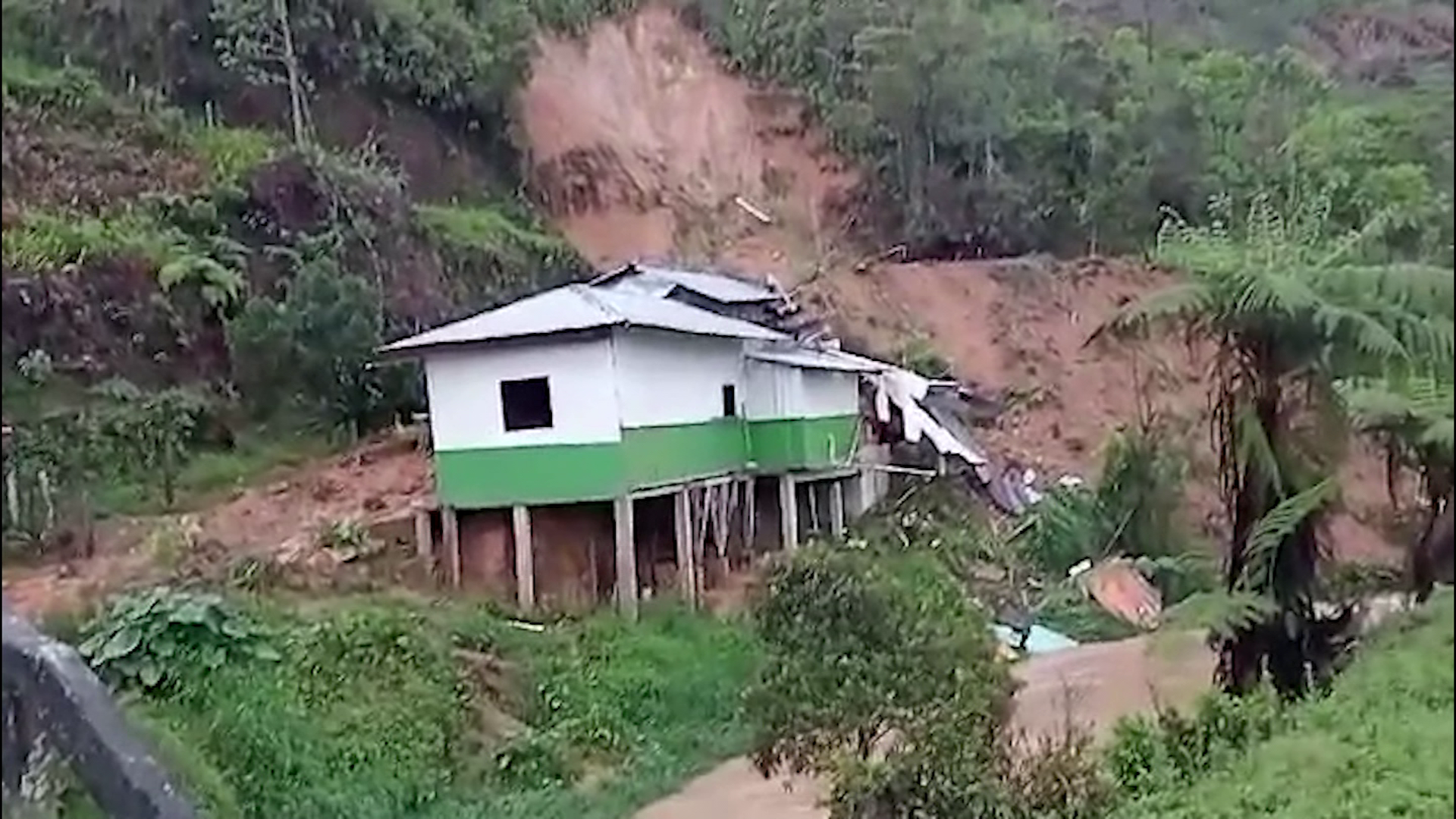 Ituango derrumbes en vías rurales y urbanas