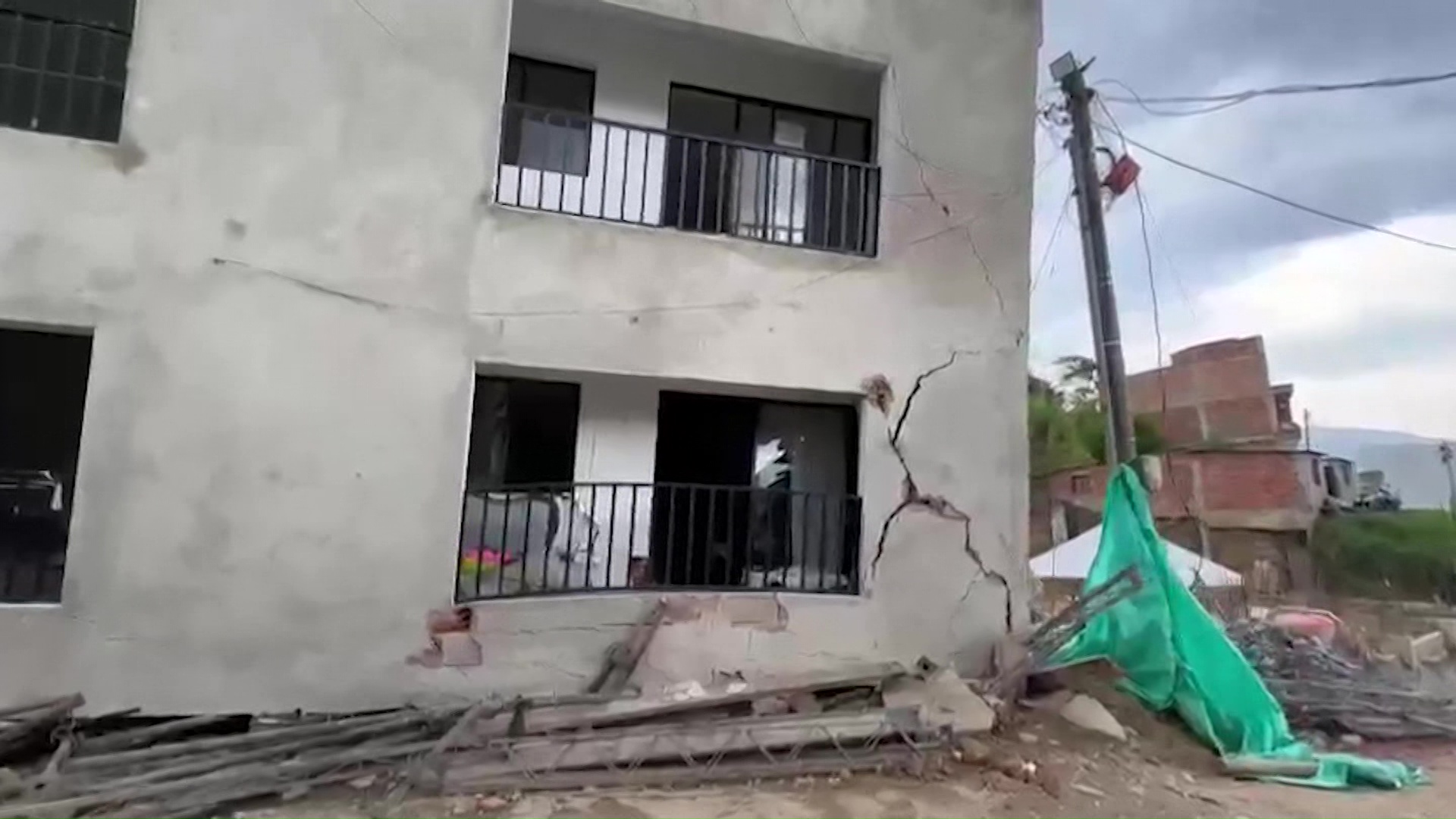 Cinco familias fueron evacuadas por riesgo en Altavista