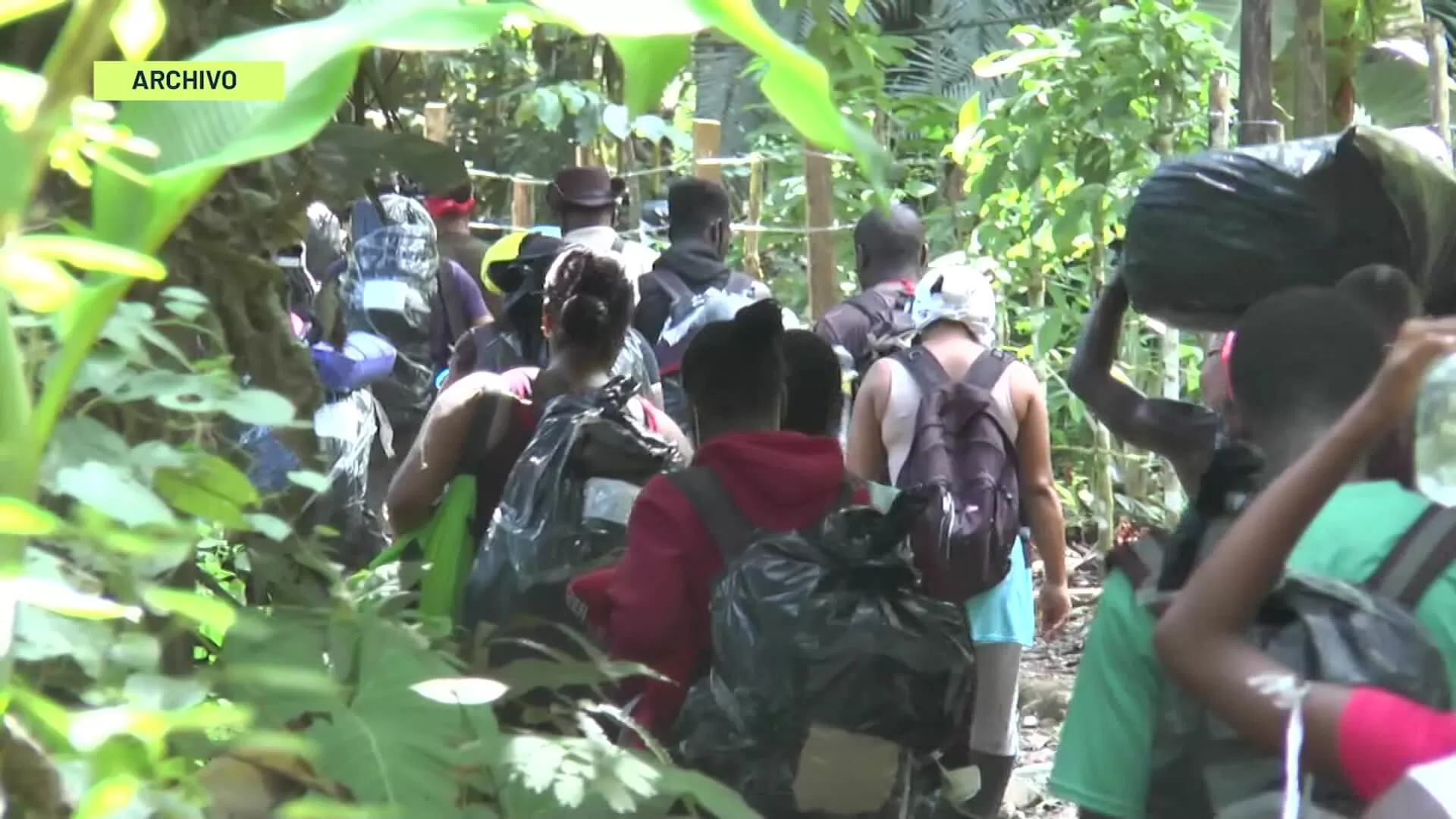 300 migrantes pasan diariamente por mar a Panamá