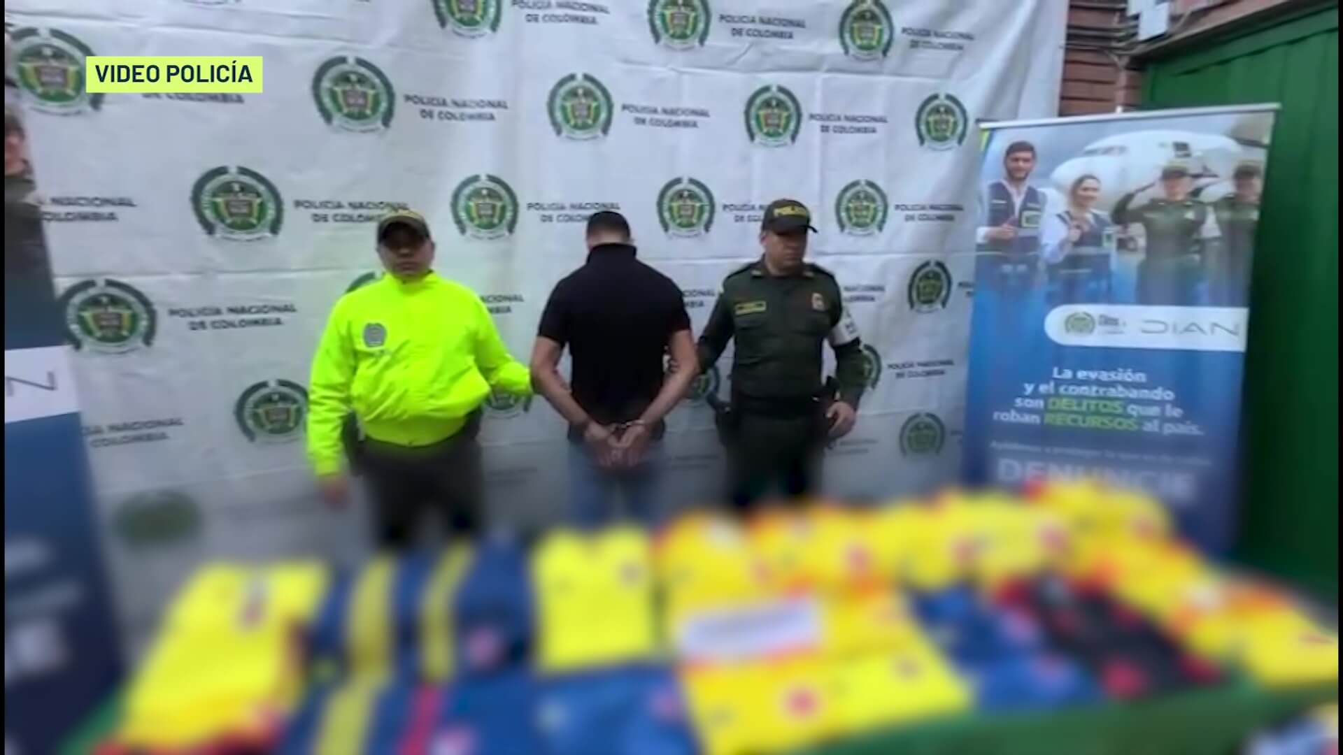 Incautan 1.700 prendas falsas de la selección Colombia