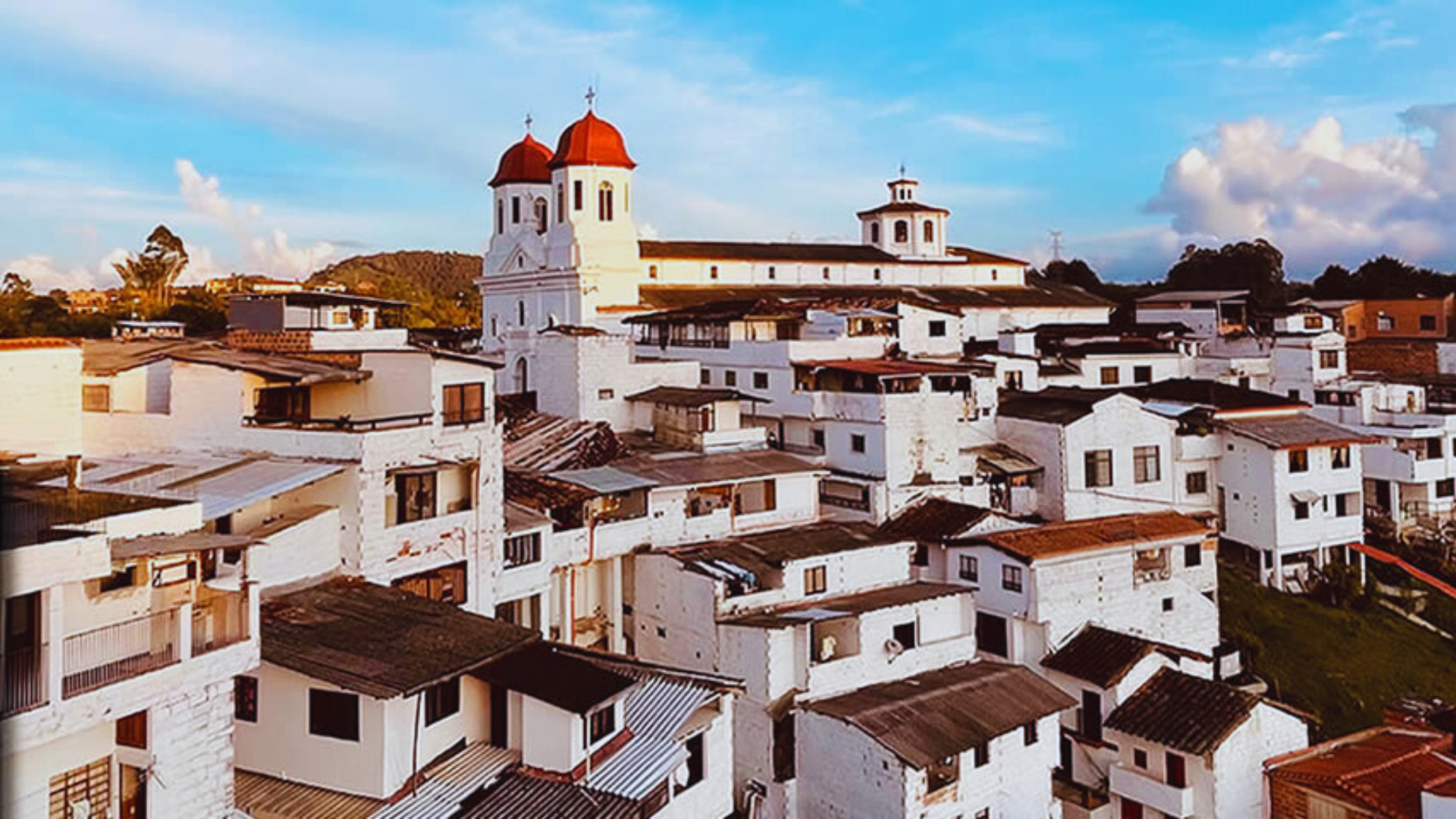 Si estás buscando un destino que combine historia, cultura y paisajes impresionantes, este municipio del Oriente antioqueño es el lugar perfecto para ti.