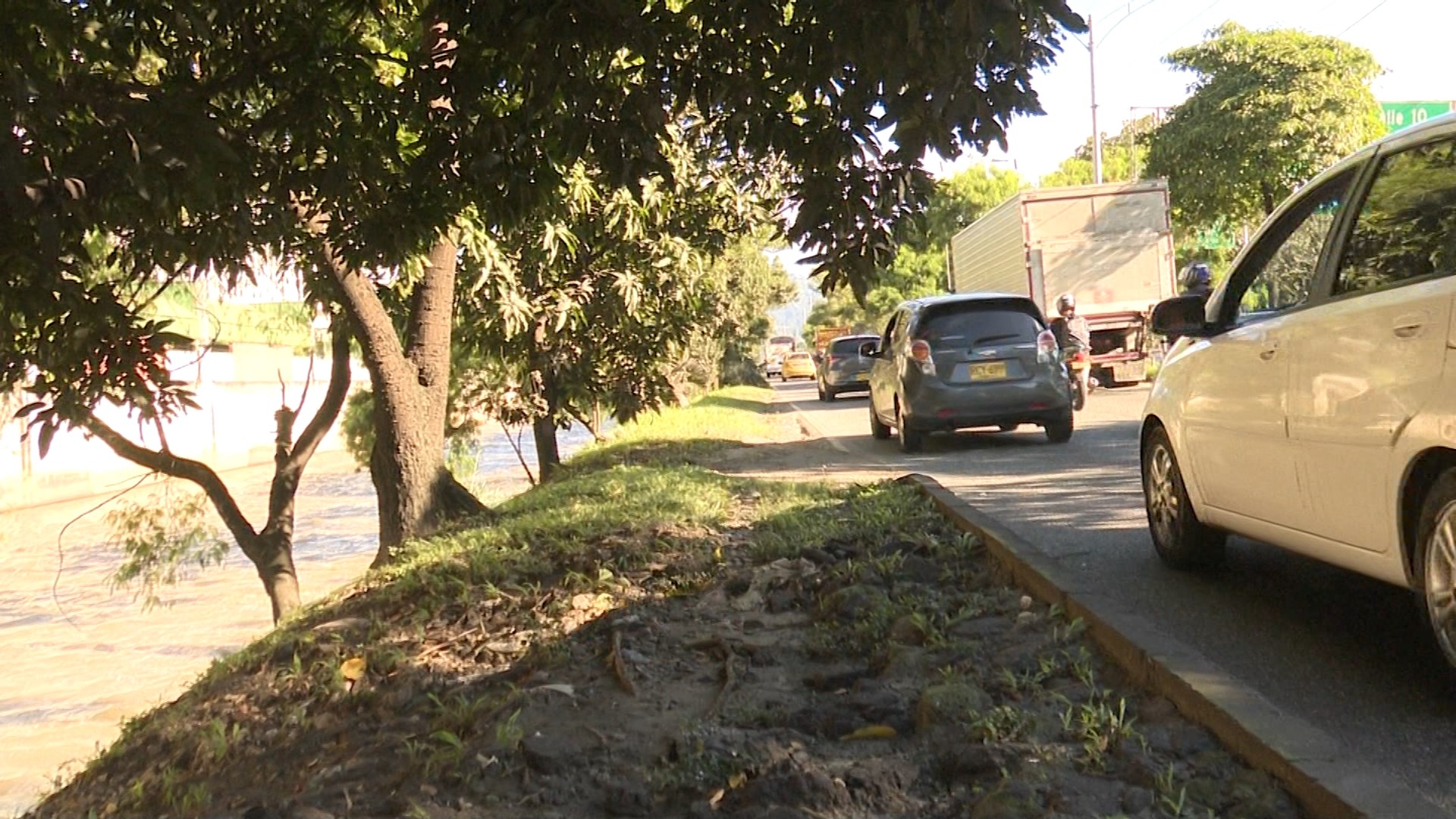 Peligro tramo de Autopista Sur sin barandas