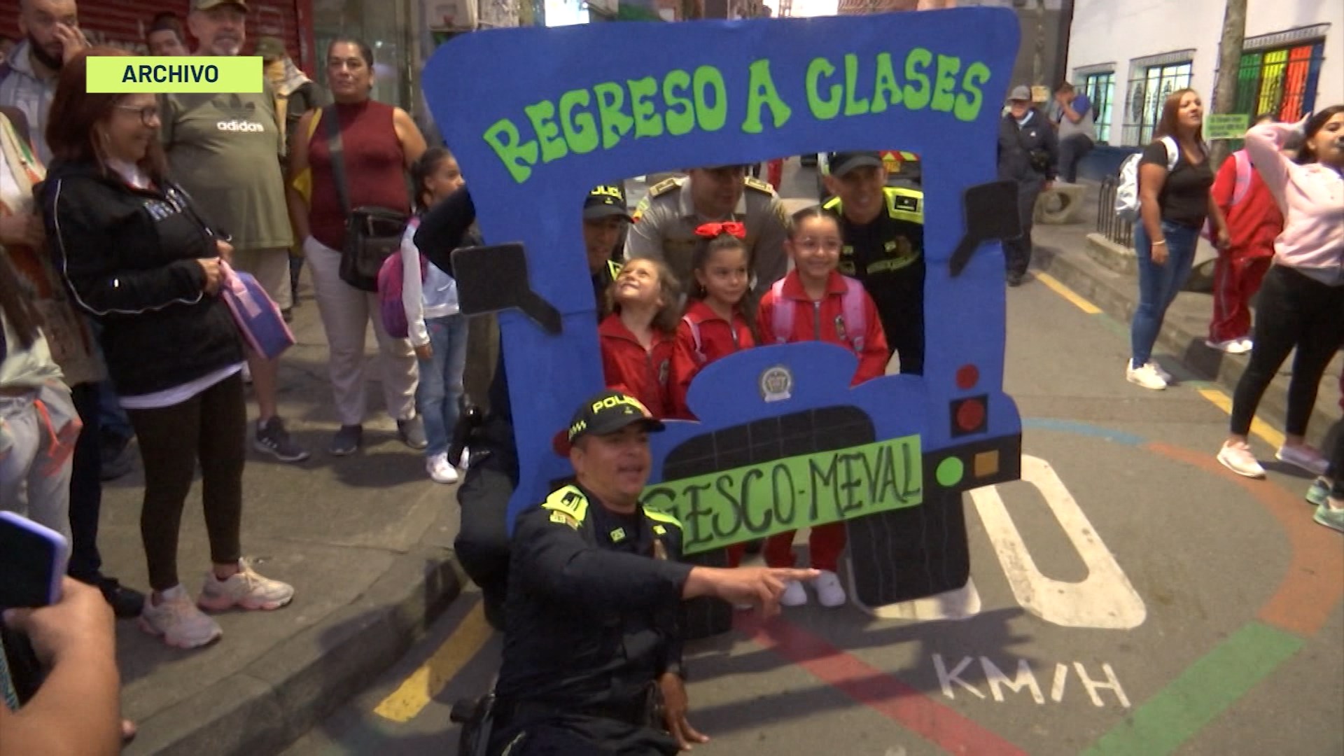 320 mil estudiantes regresaron de vacaciones