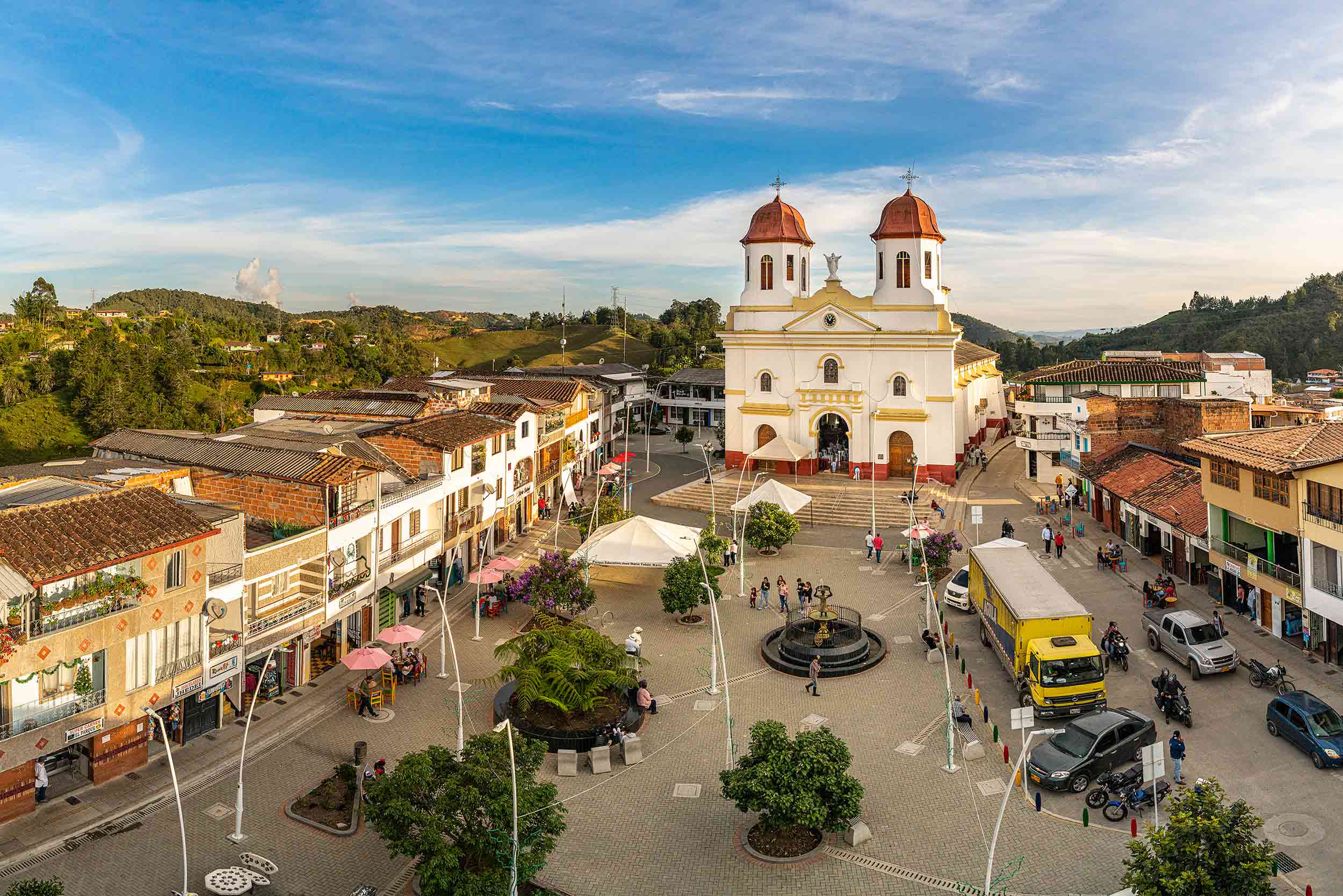 Si estás buscando un destino que combine historia, cultura y paisajes impresionantes, este municipio del Oriente antioqueño es el lugar perfecto para ti.