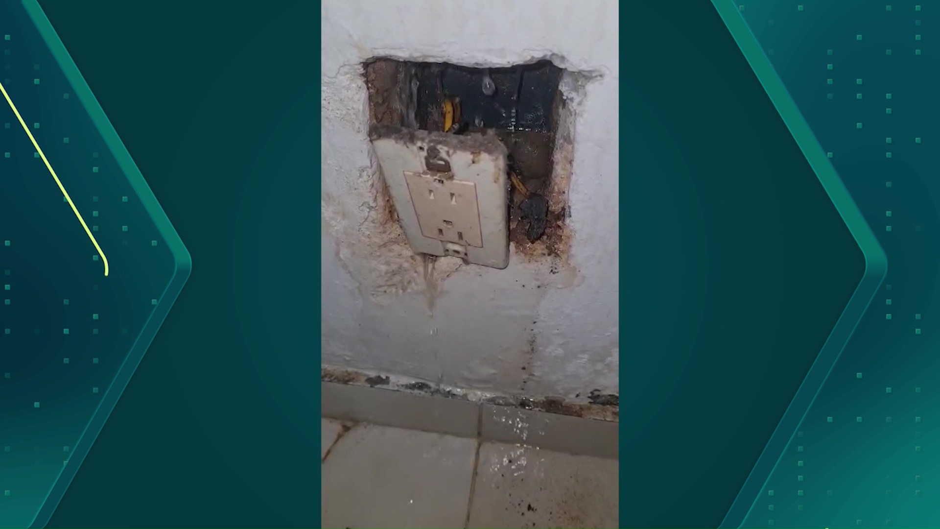 Las aguas negras siguen afectando viviendas en Itagüí
