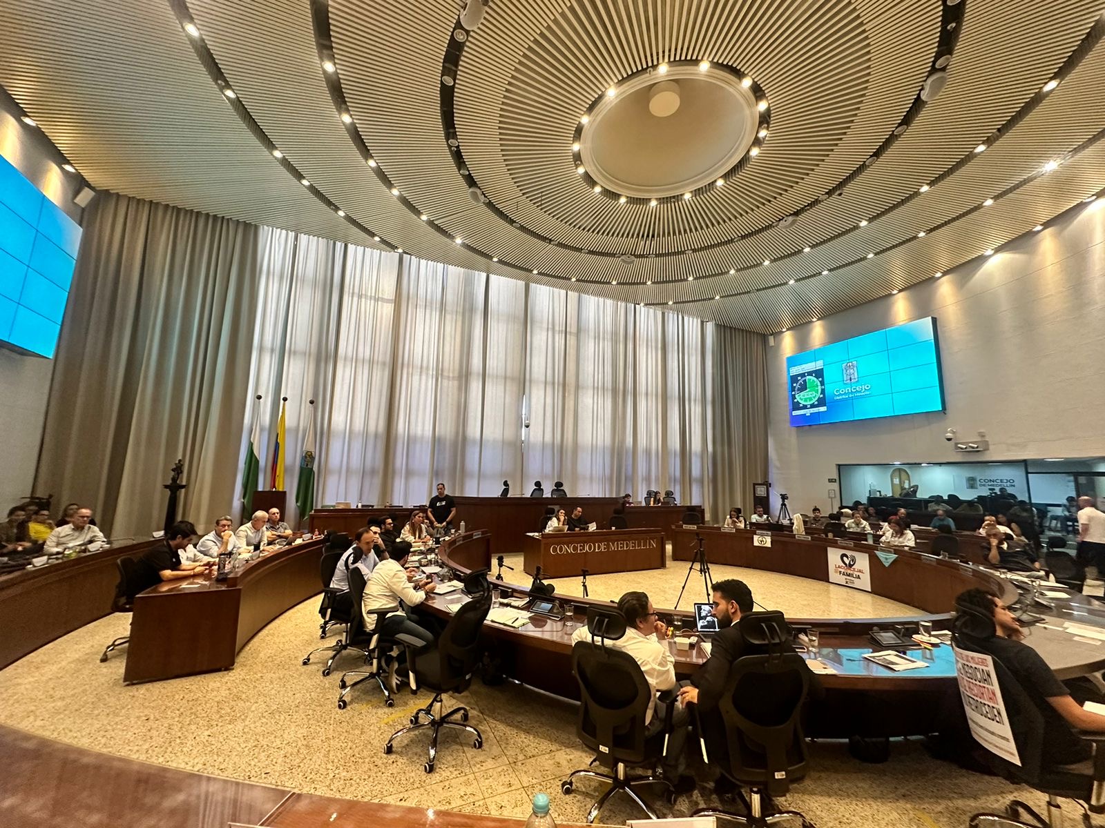 Acciones de EPM en UNE: Concejo de Medellín  avanza el proyecto a segundo debate