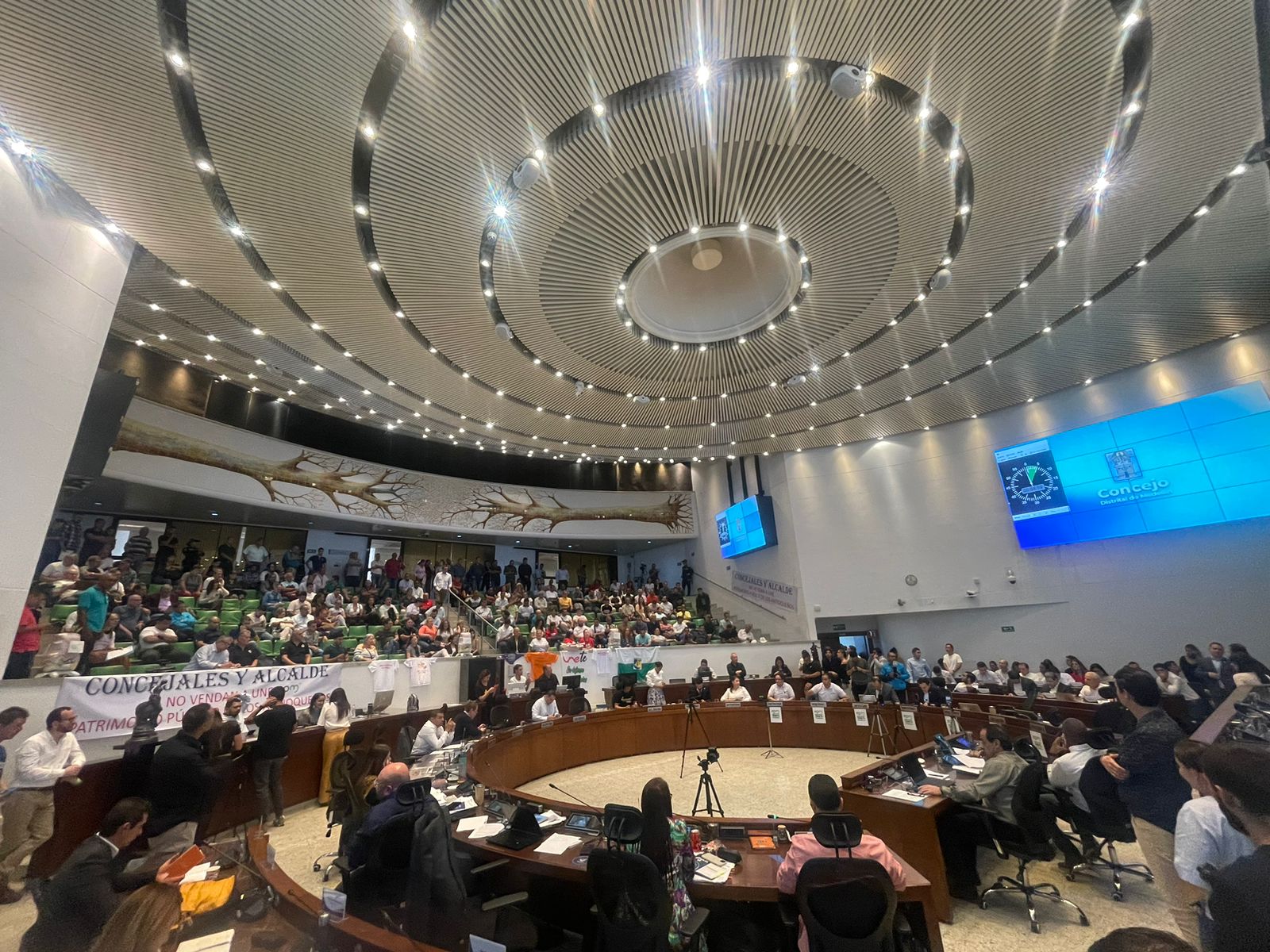 Concejo de Medellín aprueba la venta de acciones de EPM en UNE e Invertelco