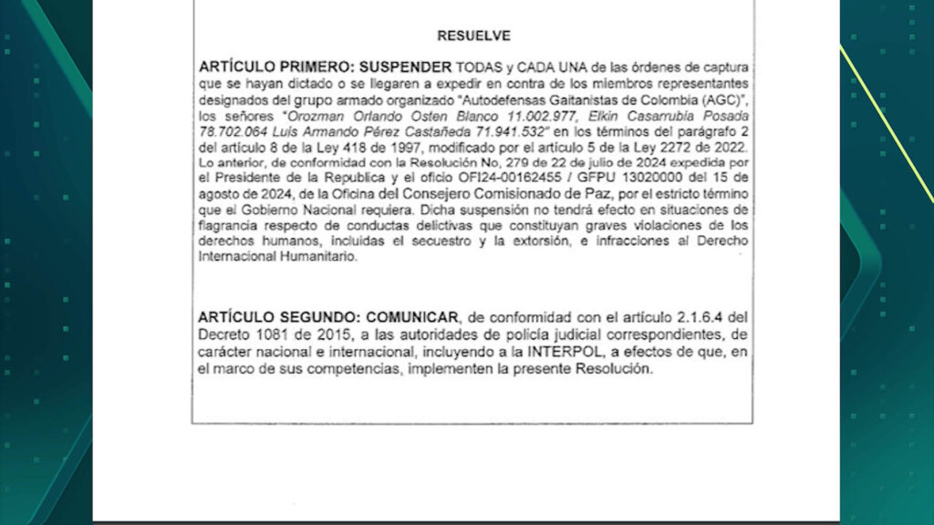 La fiscal general, Luz Adriana Camargo, revocó las órdenes de captura de tres importantes líderes del 'Clan del Golfo' y de un disidente del 'Estado Mayor Central' de las Farc, luego de que el Gobierno Nacional decidiera reconocerlos como voceros en los diálogos sociojurídicos en el marco de la búsqueda de la paz.