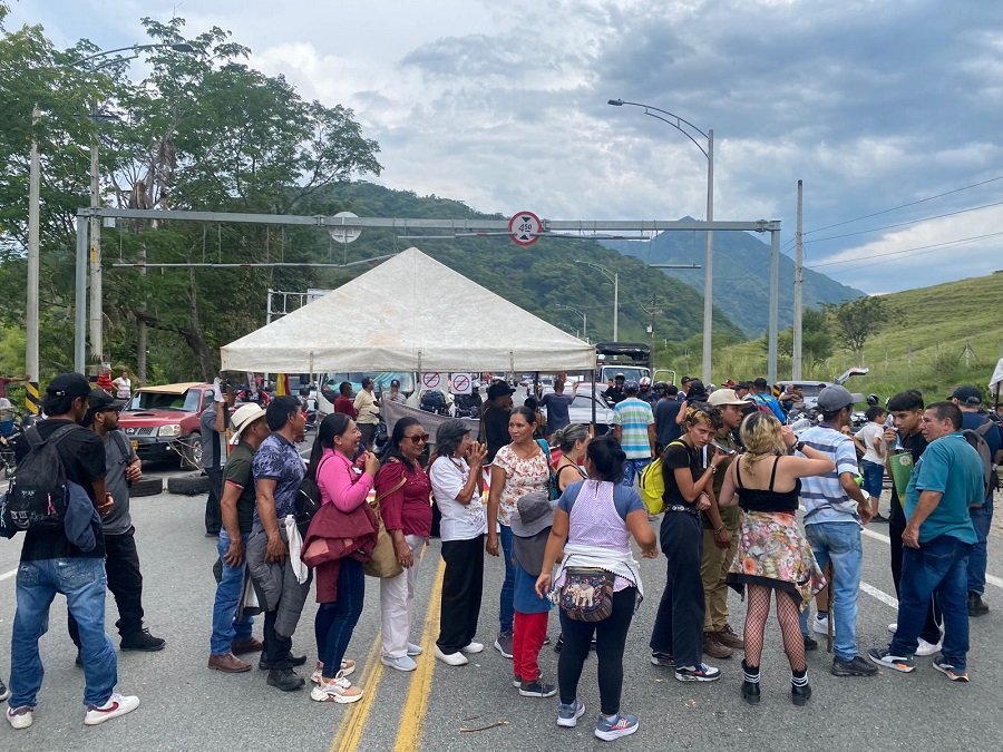 Bloqueo de la vía Medellín-Cali es por falta de accesos a La Pintada