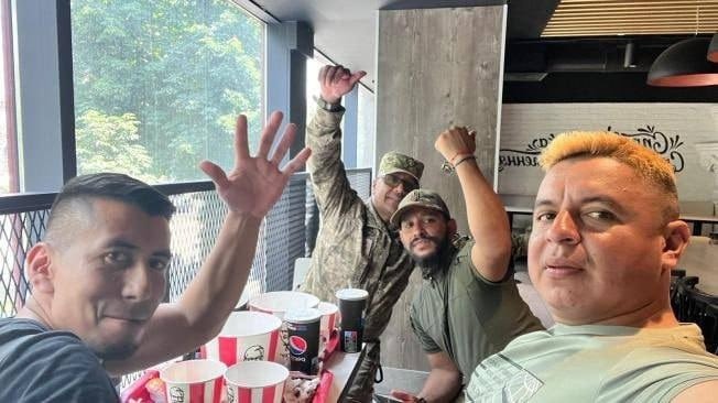 ¿Quiénes son los dos exsoldados colombianos detenidos en Rusia?