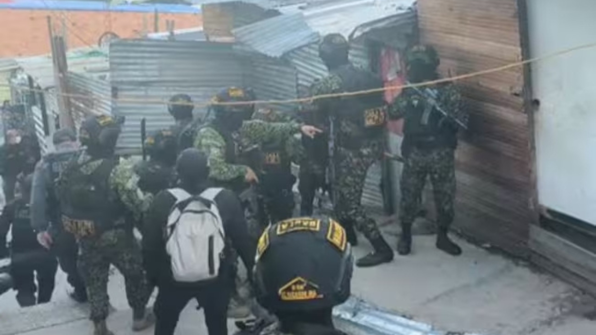Encuentran una fosa común en medio de operativo policial en Bogotá