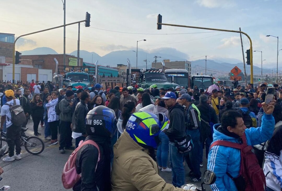 Paro camionero genera caos en las principales ciudades del país