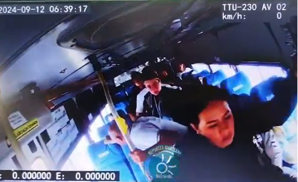 Video: Mujer denuncia robo en un bus con extraña sustancia, ocurrió en Medellín