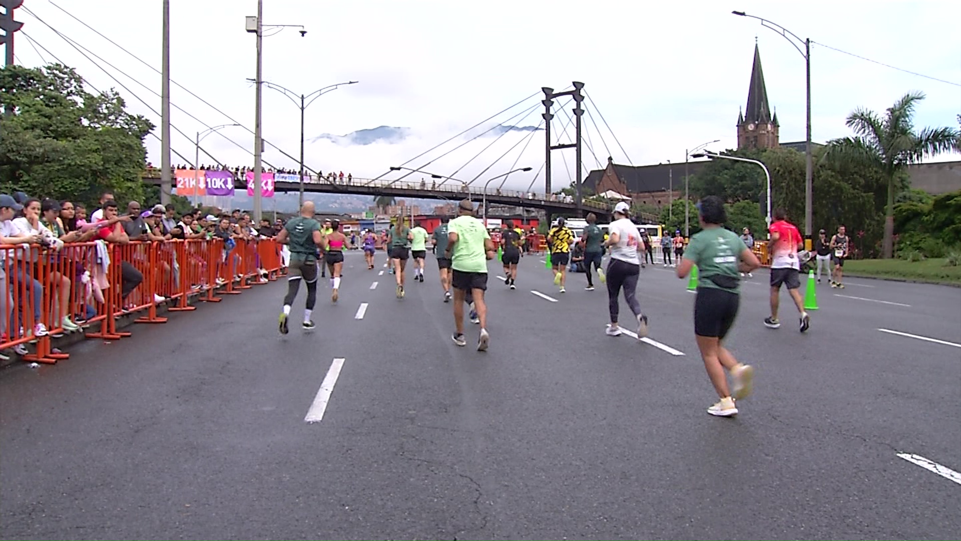 Agente de tránsito sufre paro cardiaco en medio de la maratón en Medellín