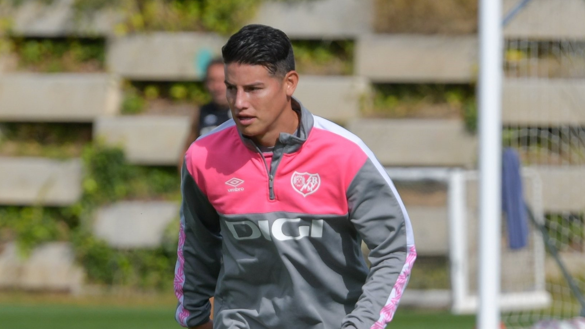 A la espera del reporte médico oficial que confirme la lesión, el estado y el tiempo de recuperación de James Rodríguez. Cortesía foto: @RayoVallecano. 