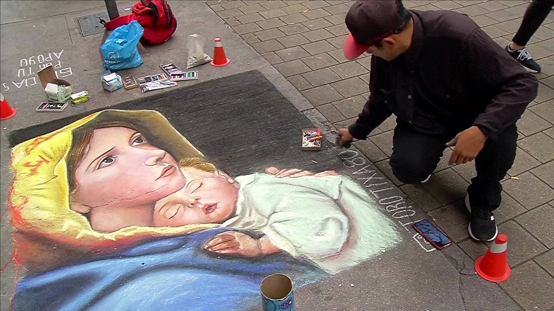 El arte Madonnari: la magia efímera que colorea las calles de Medellín