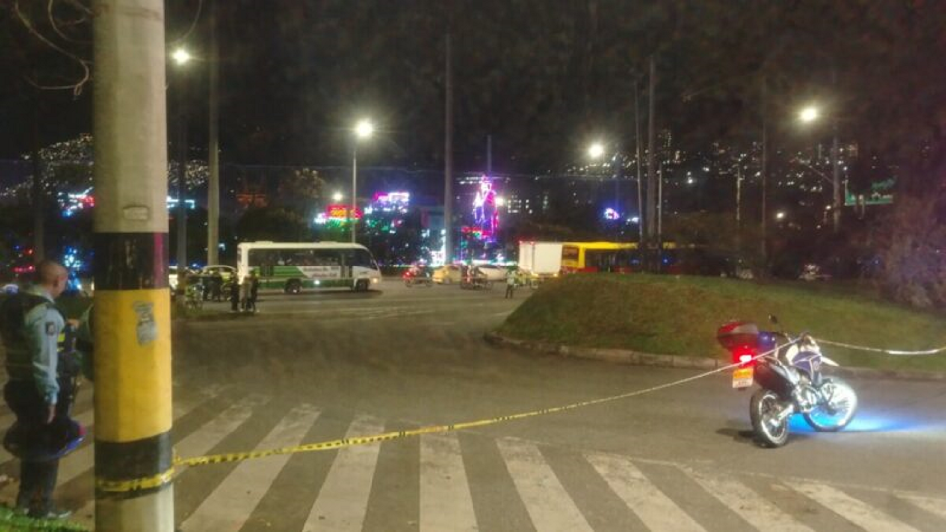 ¡Impactante! Hombre asesina a su pareja dentro de un bus en Medellín y luego se dispara
