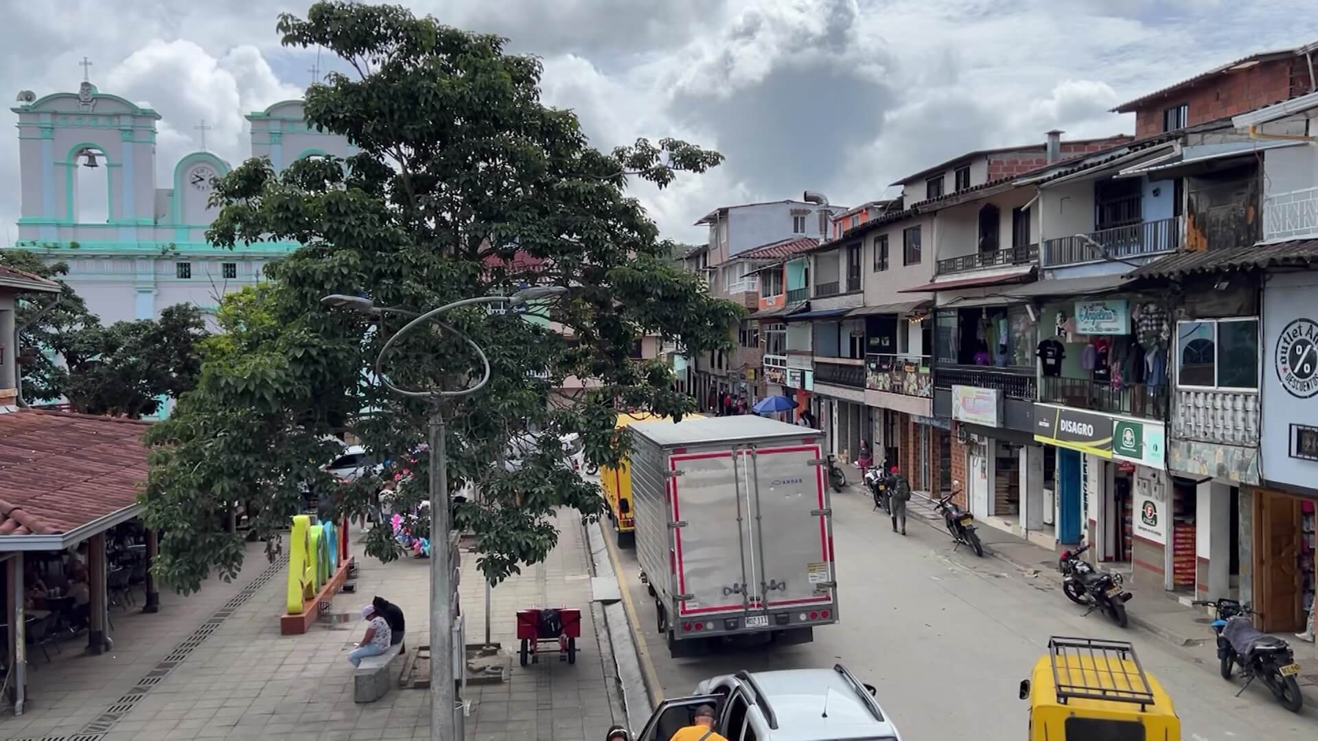 Desplazamiento masivo en Anorí: 20 familias huyen por enfrentamientos armados
