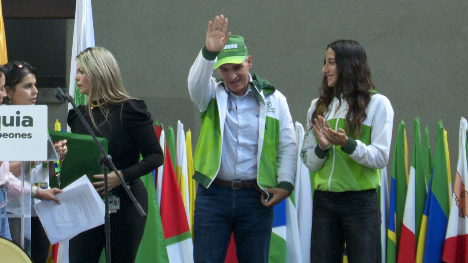Gobernador de Antioquia rindió homenaje a campeones de Juegos Nacionales Juveniles