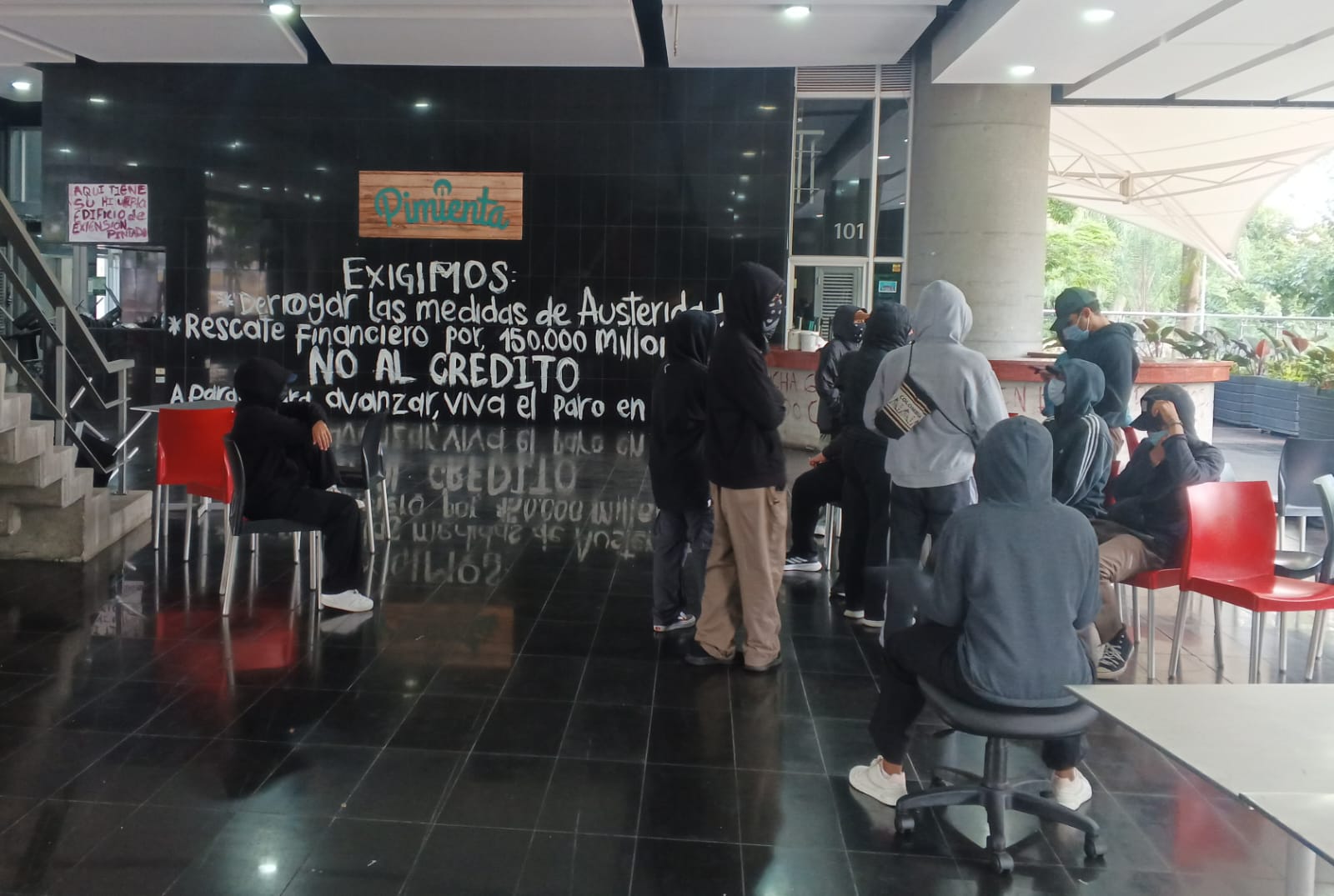 Encapuchados paralizaron el Edificio de Extensión UdeA