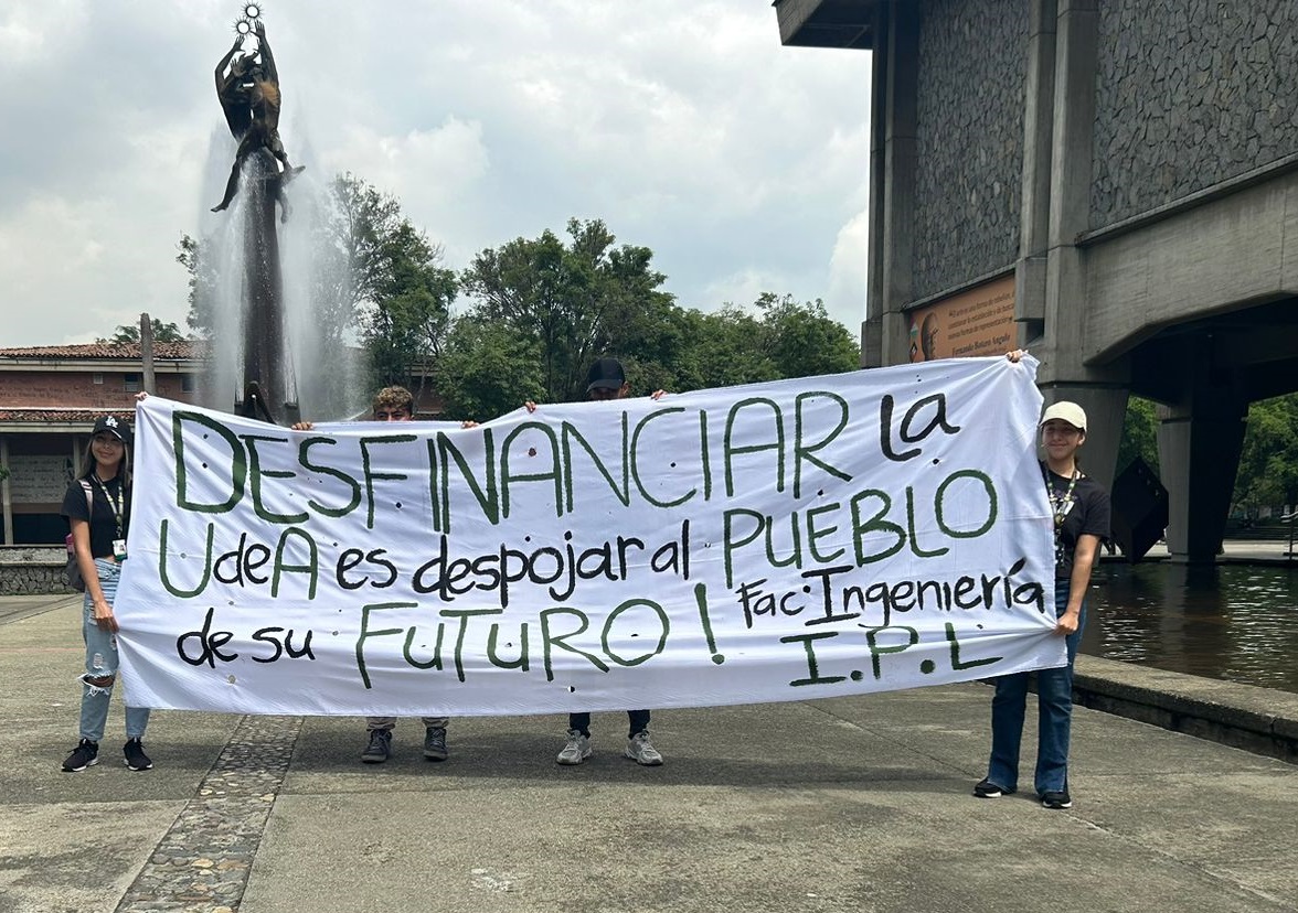 Manifestantes: «¿Qué va a pasar con la Universidad de Antioquia?»
