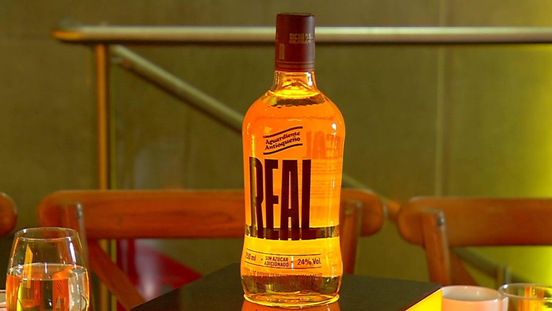 La FLA lanza nueva botella del Aguardiente Real 24°, con sabor suave y diseño exclusivo