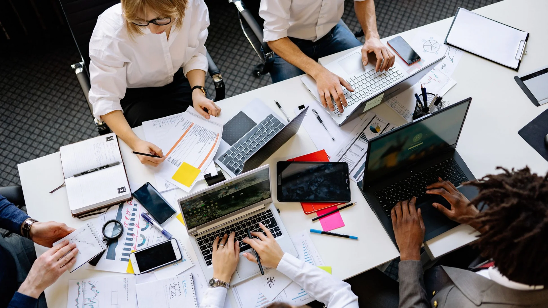 10 profesiones mejor pagadas en 2025 que dominarán el mercado laboral