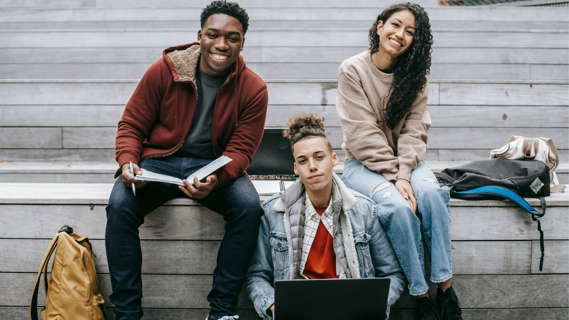 Abren 3.000 cupos para cursos gratuitos certificados por Google, Microsoft, Meta y Amazon