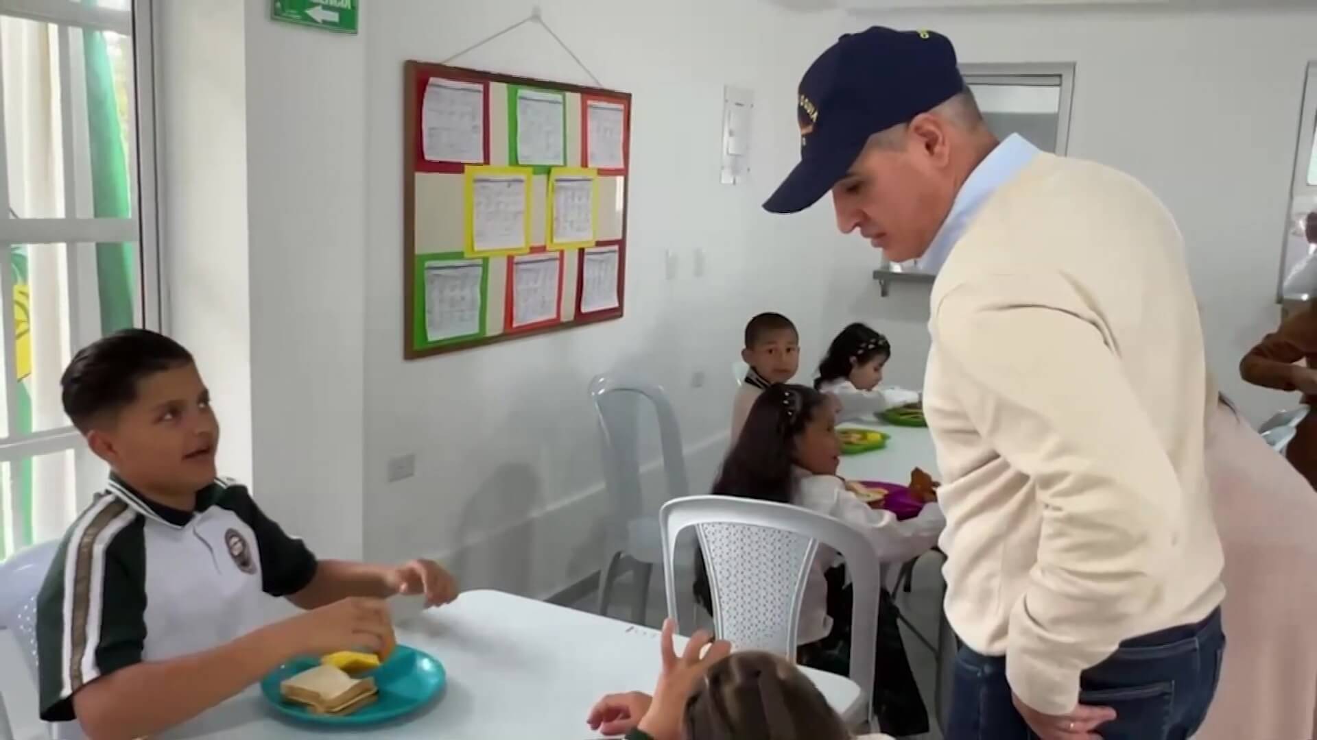 Gobernador Andrés Julián Rendón Cardona entrega nueva escuela en Yarumal