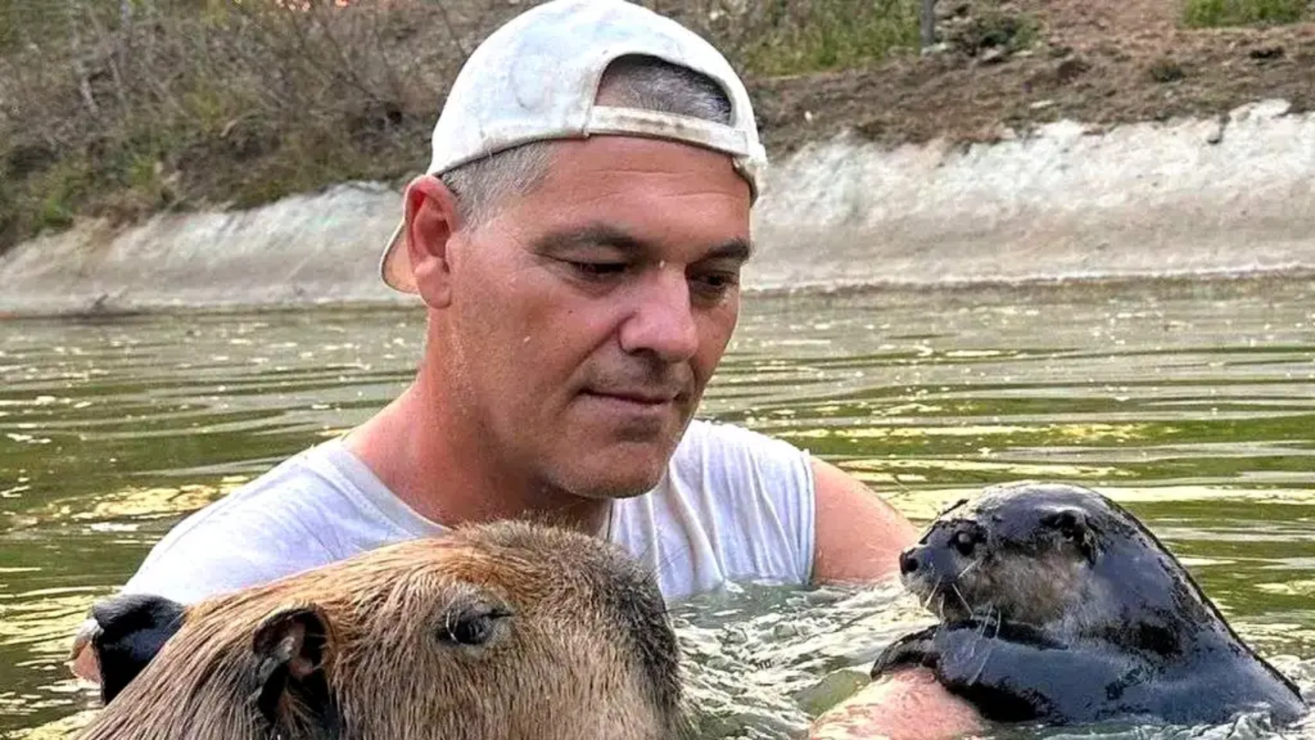 Frank Cuesta, conocido por su refugio de animales en Tailandia, fue detenido por tenencia ilegal de fauna