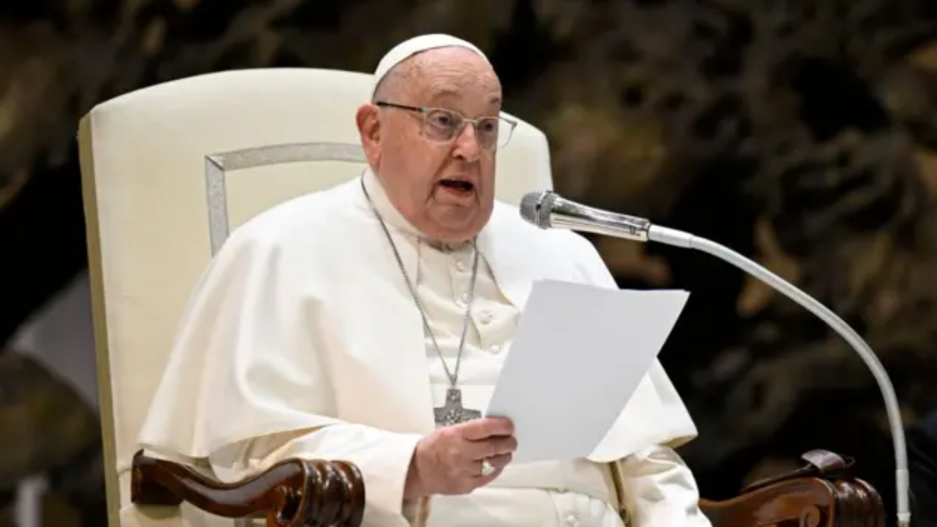 Neumonía bilateral, de qué se trata la enfermedad que padece el Papa Francisco