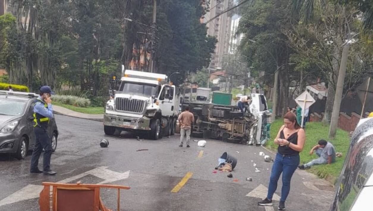 VIDEO | Camión sin frenos provoca choque múltiple en la loma de San José