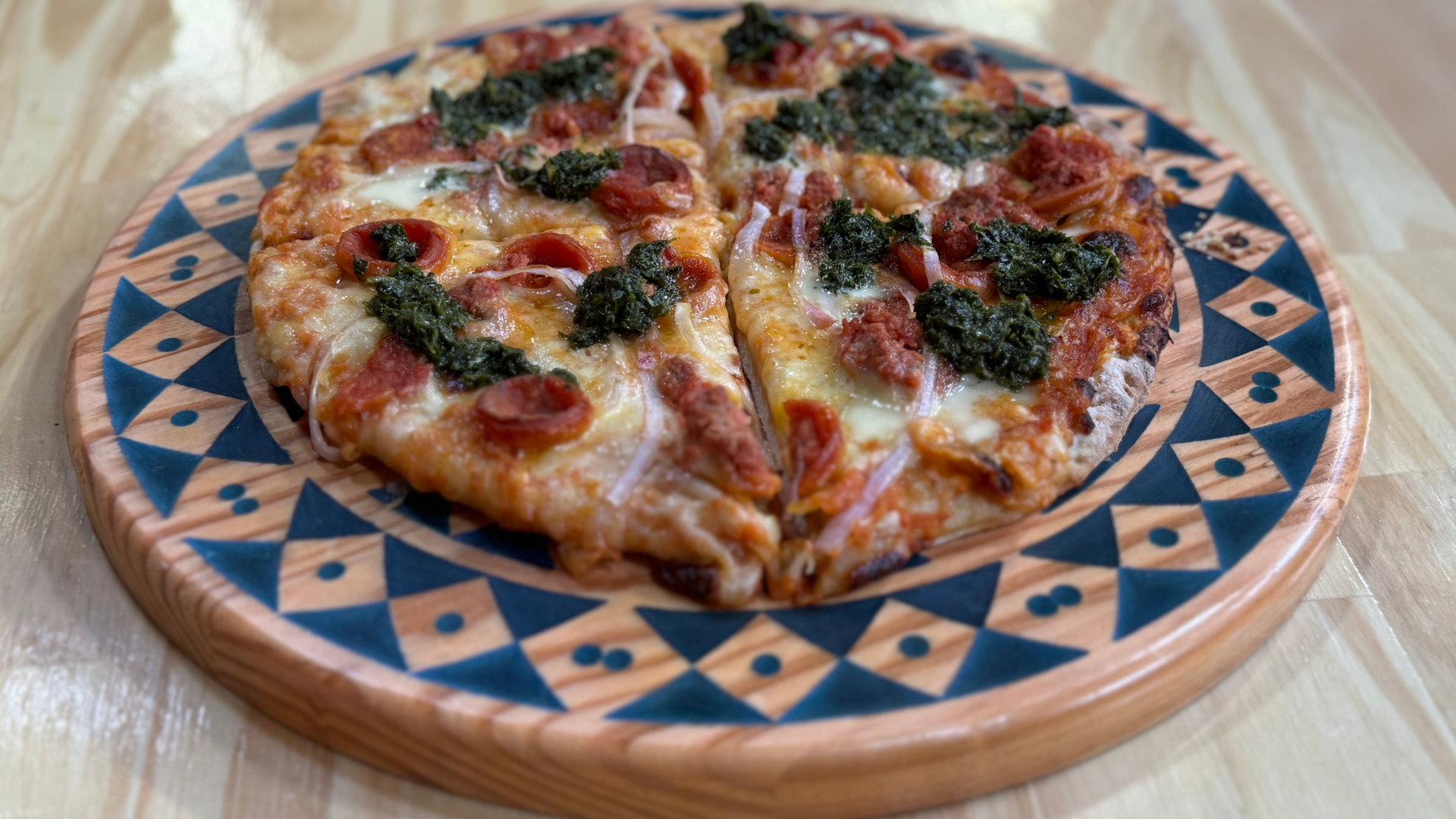 Así se prepara la auténtica pizza argentina: receta fácil y deliciosa