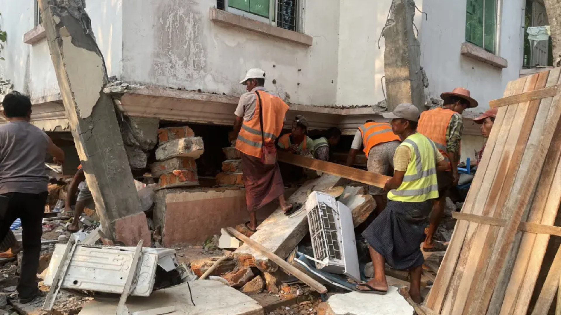 El poderoso terremoto de magnitud 7,7 sacudió Myanmar, Tailandia y el suroeste de China, causando destrucción en varias ciudades.