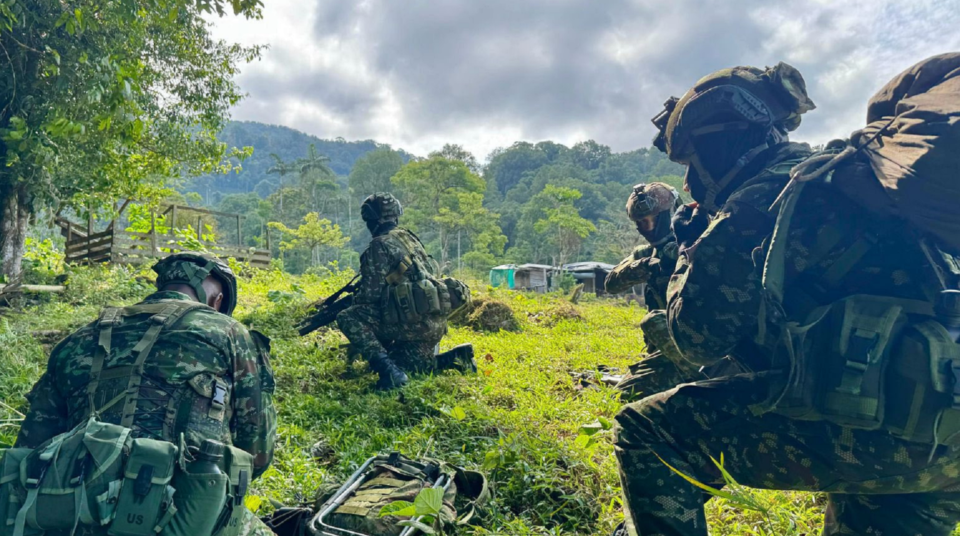 Bombardeos en el Bajo Cauca dejan 8 presuntos miembros del Golfo abatidos; operativos continúan