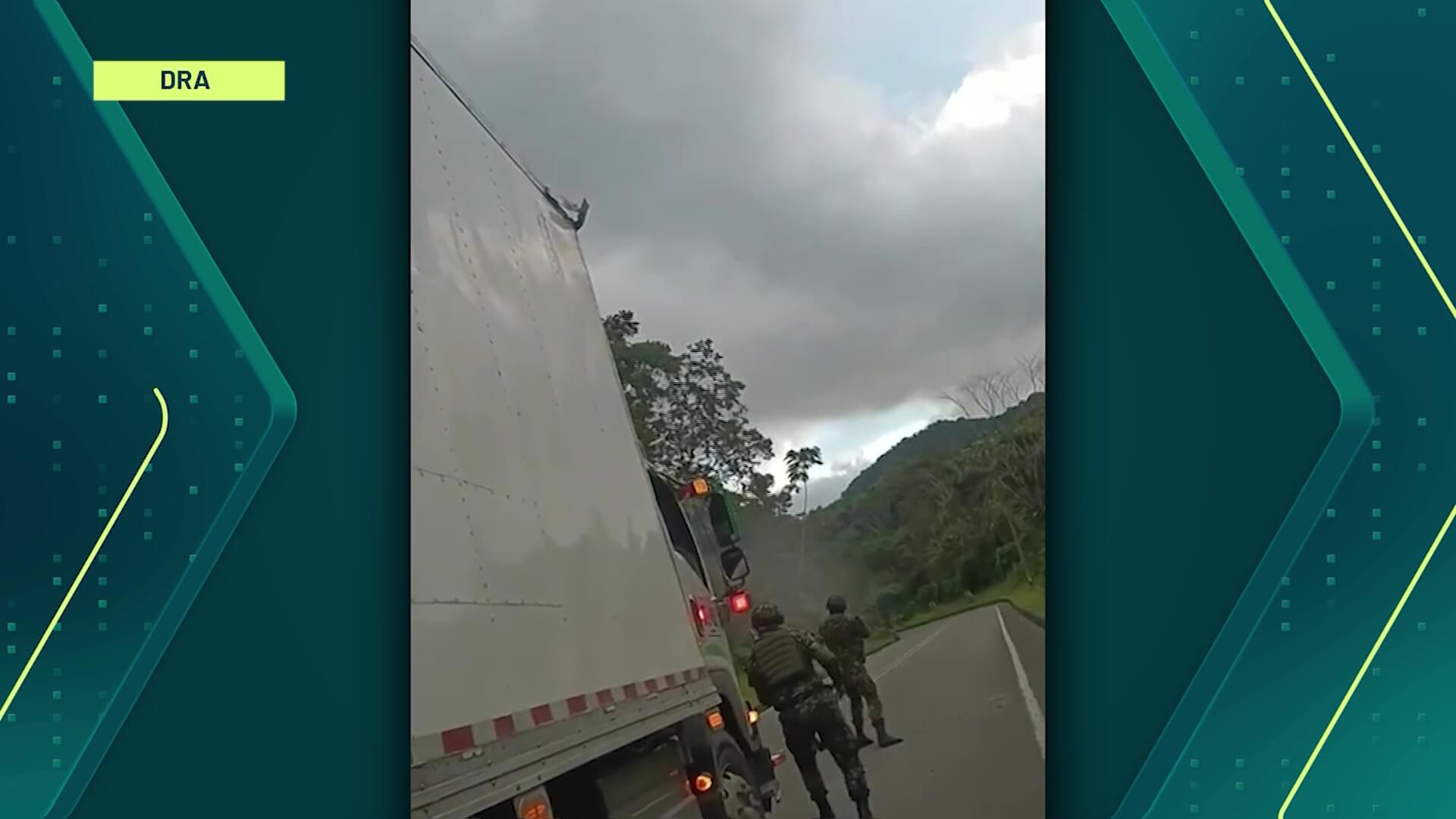 EN VIDEO | Atacan caravana de camiones con alimentos