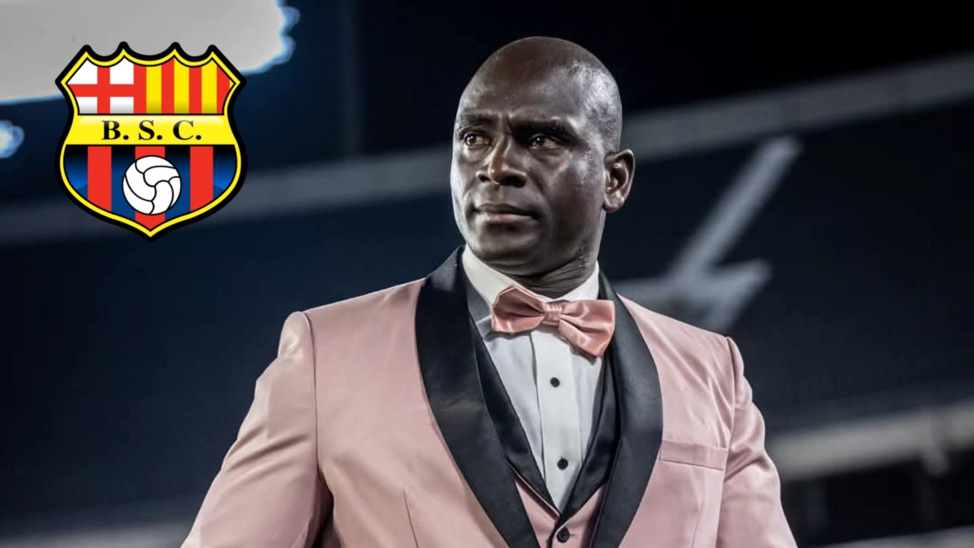VIDEO | Segundo Castillo, el técnico que se roba las miradas por su vestimenta, así califica sus trajes