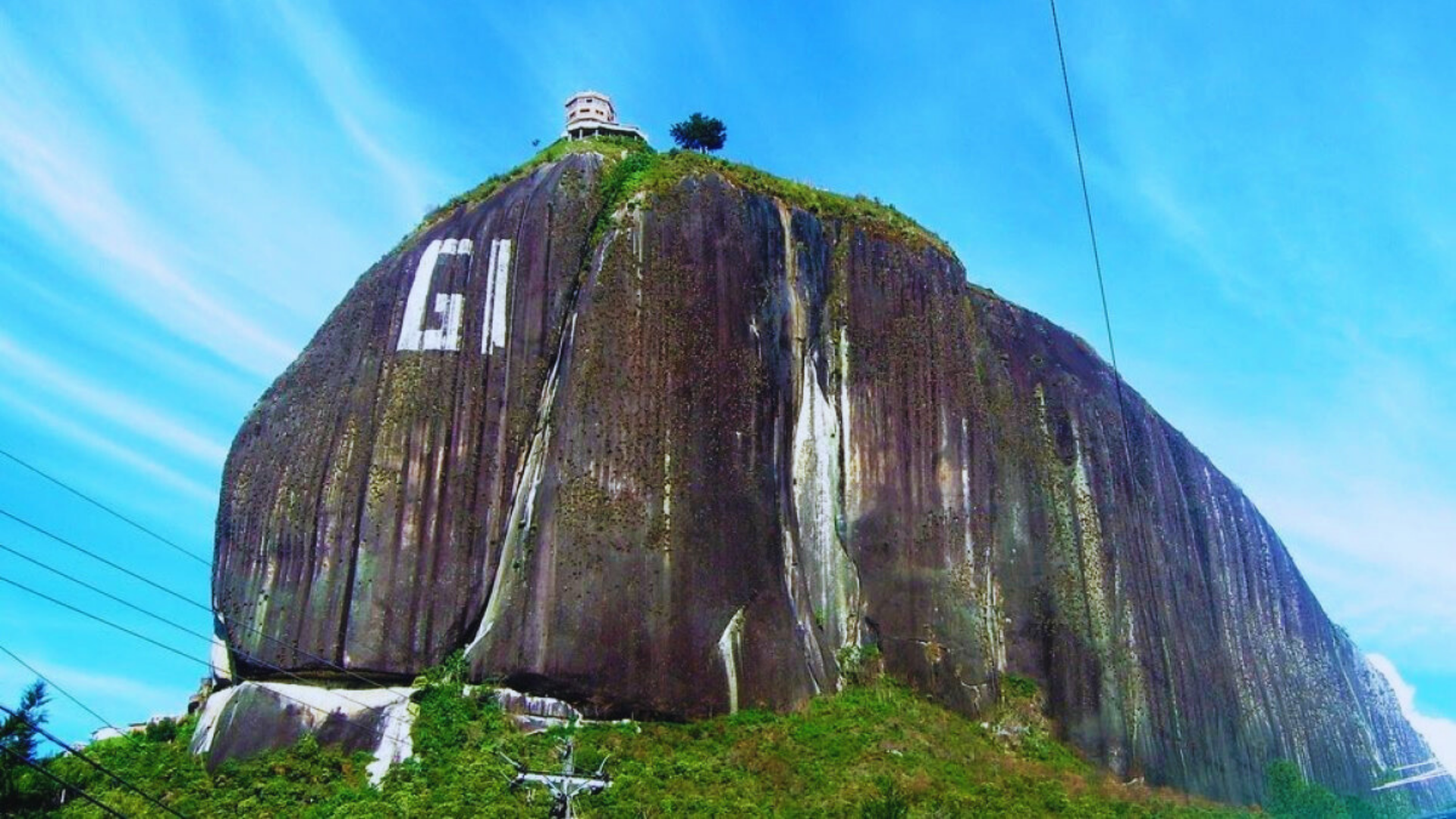 Antioquia tiene dos gigantes naturales en disputa: ¿es El Peñol o El Tabor la piedra más grande del departamento?