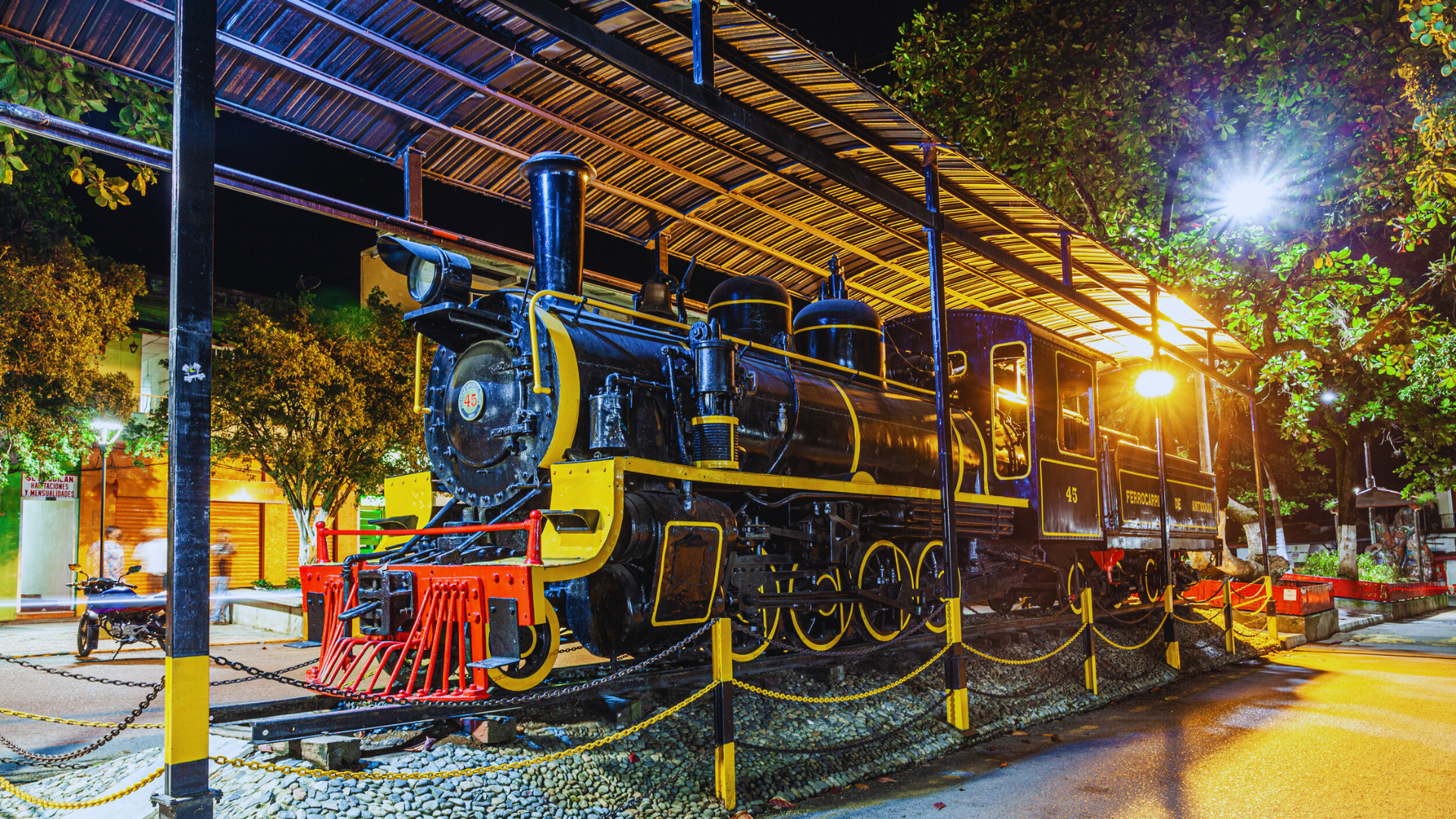 Un municipio del nordeste antioqueño guarda la Máquina 45, la primera locomotora que atravesó el Túnel de La Quiebra