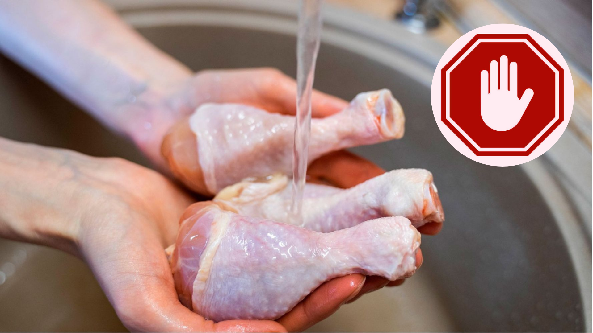 ¿Lavas el pollo crudo antes de cocinarlo? Este hábito podría ser más peligroso de lo que crees