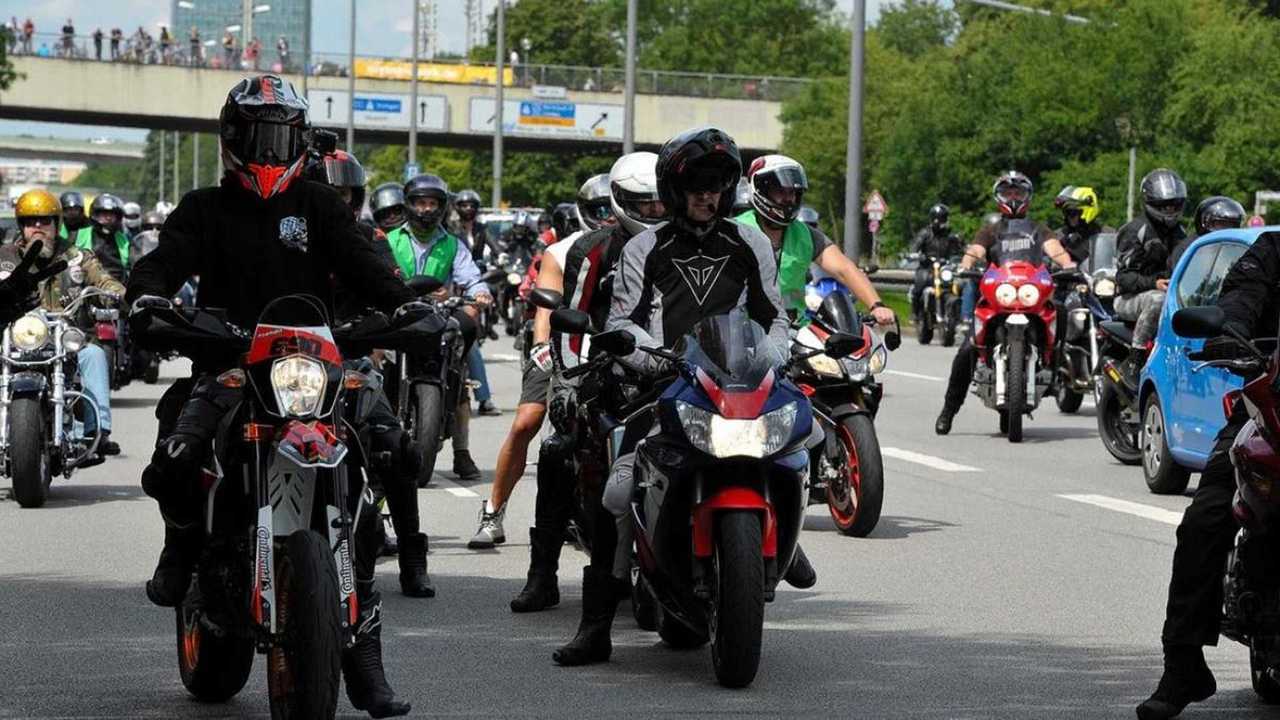 ¡Atención motociclistas! Estas son las nuevas señales de tránsito que deben conocer