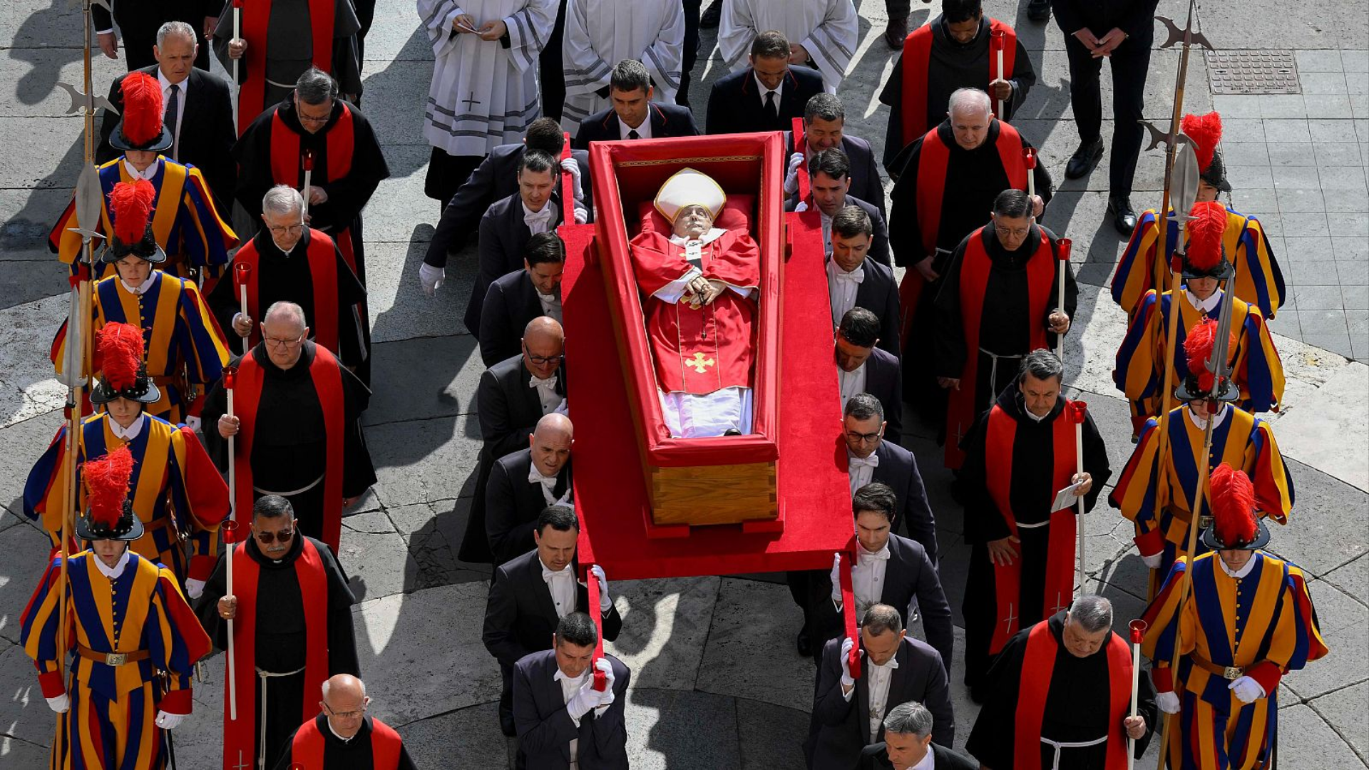 VIDEO | Último adiós al Papa Francisco: así fue el traslado de su féretro a la basílica de San Pedro