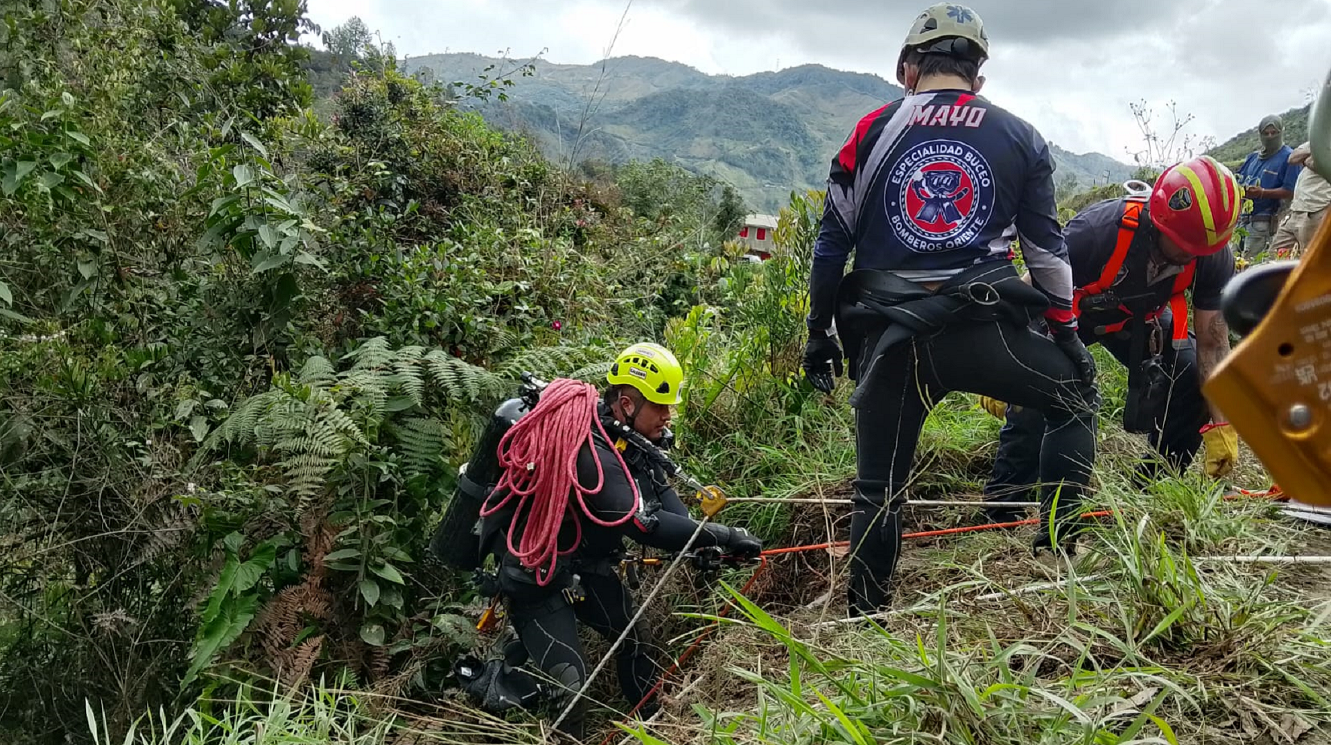 En imágenes | Recuperan el cuerpo de conductor de volqueta que cayó a quebrada de Concepción, así fue el operativo