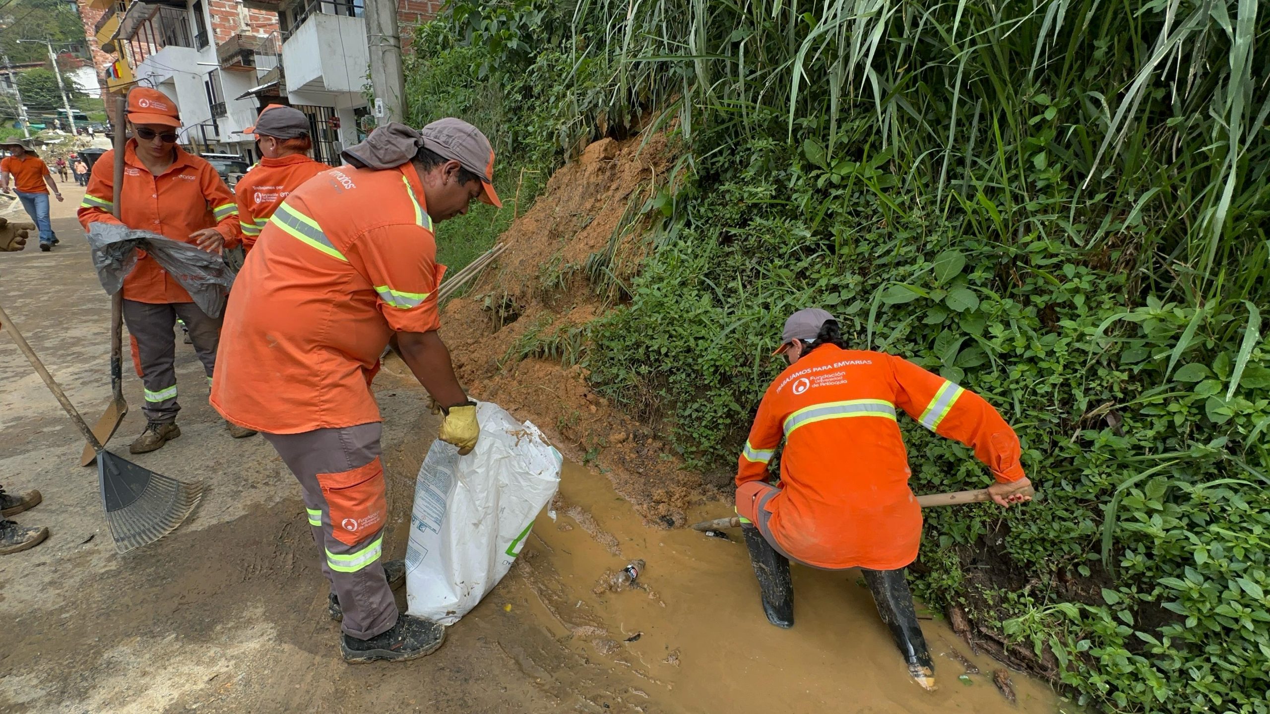 Lluvias en Medellín afectan a 1.143 personas y obligan evacuaciones