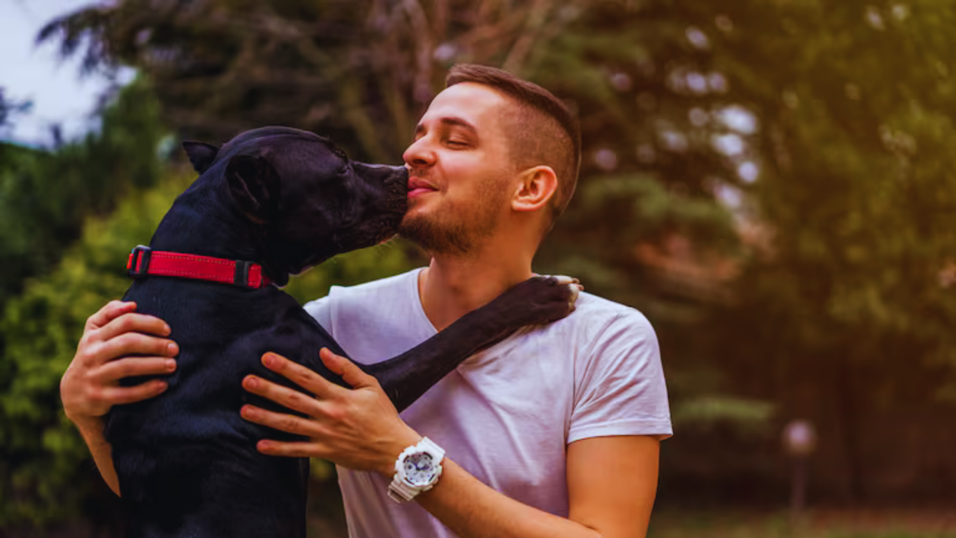 ¿Besas a tu perro? Estos son los riesgos que puedes tener y que podrían afectar tu salud