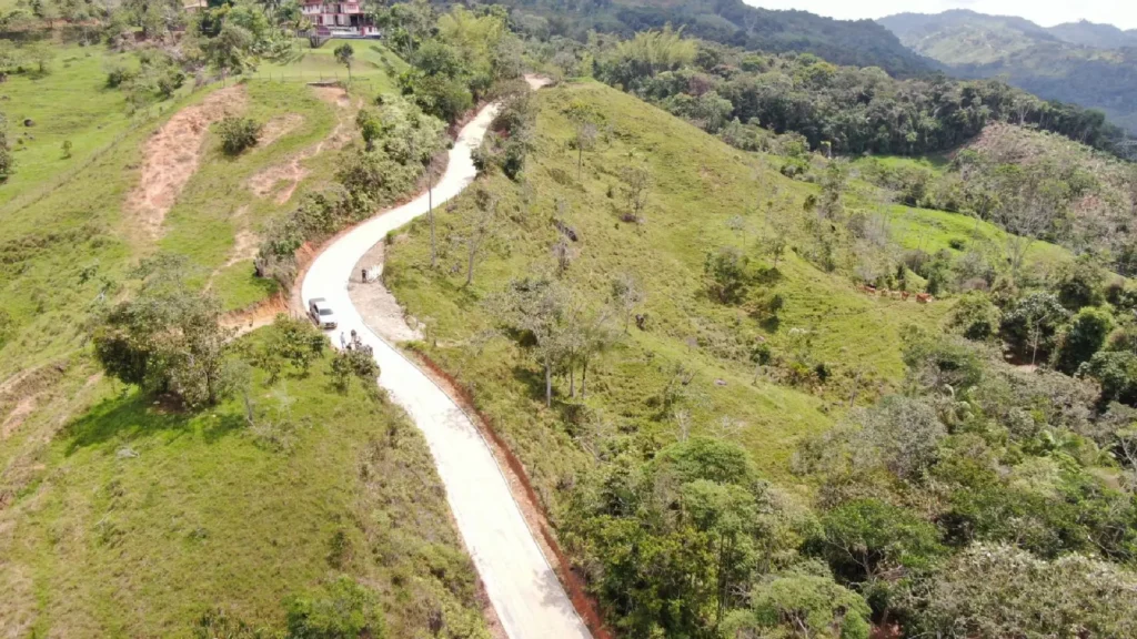 Estado de las vías en Antioquia: imagen de una carretera secundaria.