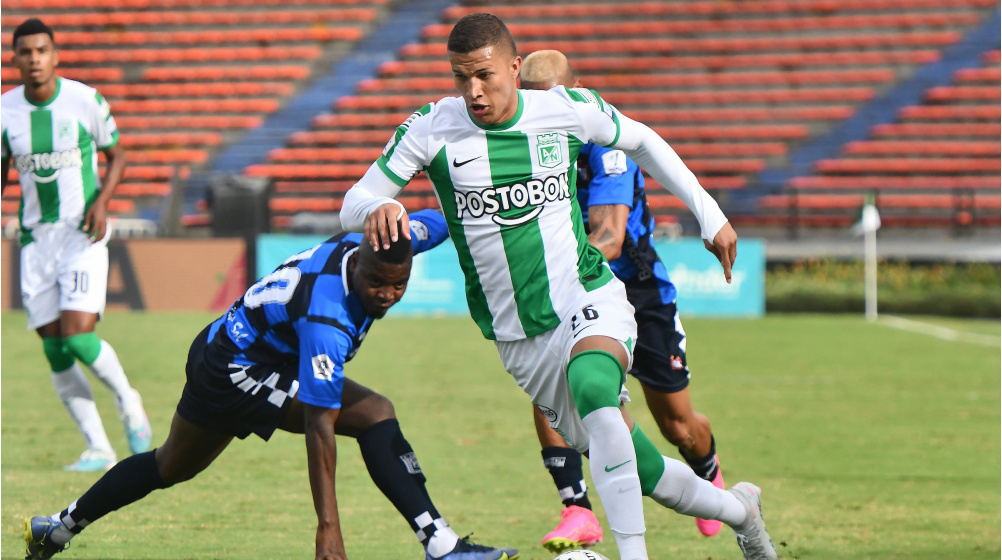 Nelson Deossa jugando para Atlético Nacional.