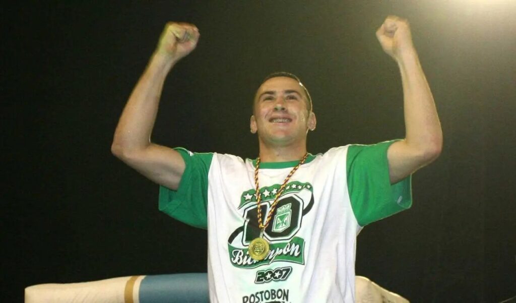 David Ospina celebrando la décima estrella de Nacional en el 2007. Tomado de 10sports.co. - Arqueros jóvenes en debutar.