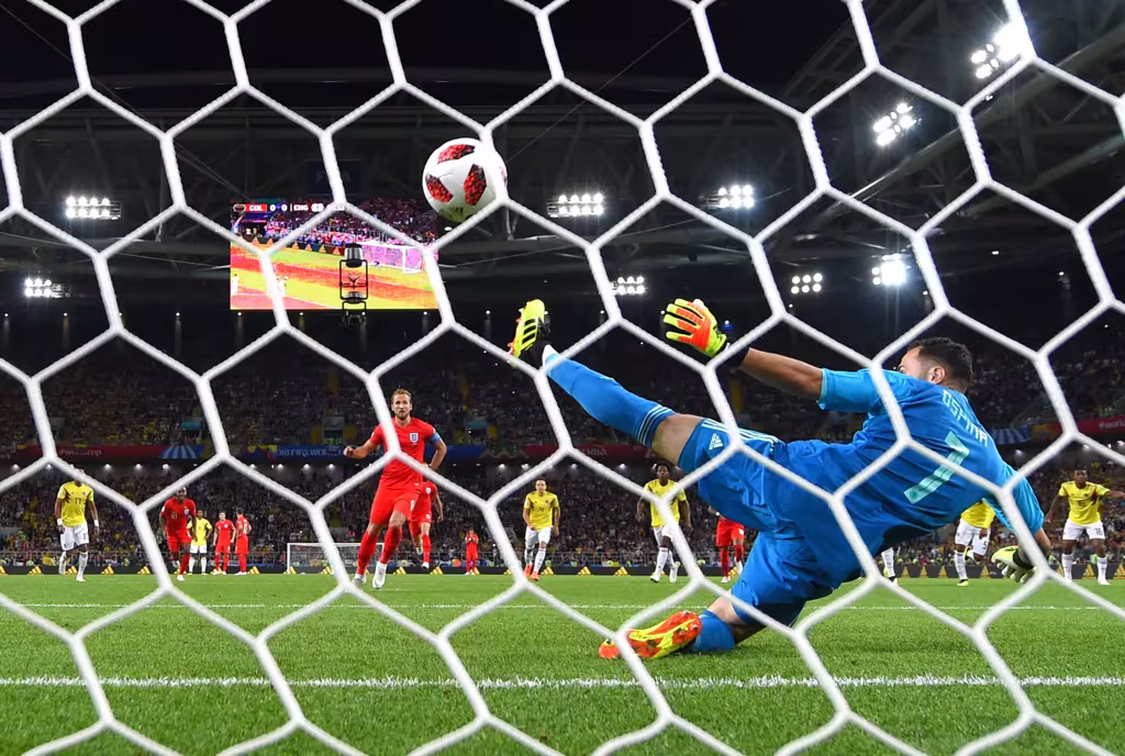 David Ospina, uno de los jugadores de Colombia con más partidos en Mundiales, en la tanda de penaltis ante Inglaterra en Rusia 2018. Tomado de FIFA.